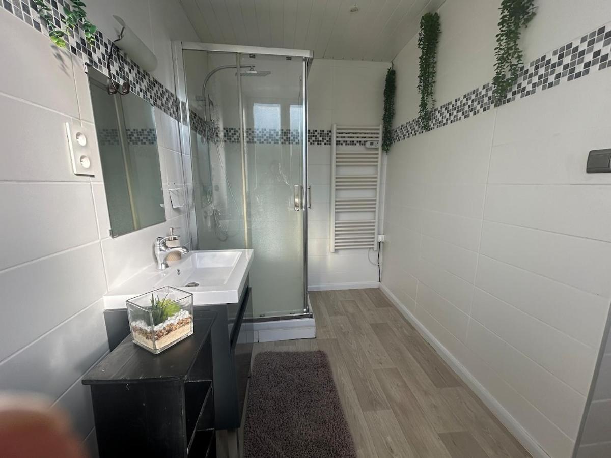 joli logement rénové vue sur Meuse Miss Africa
