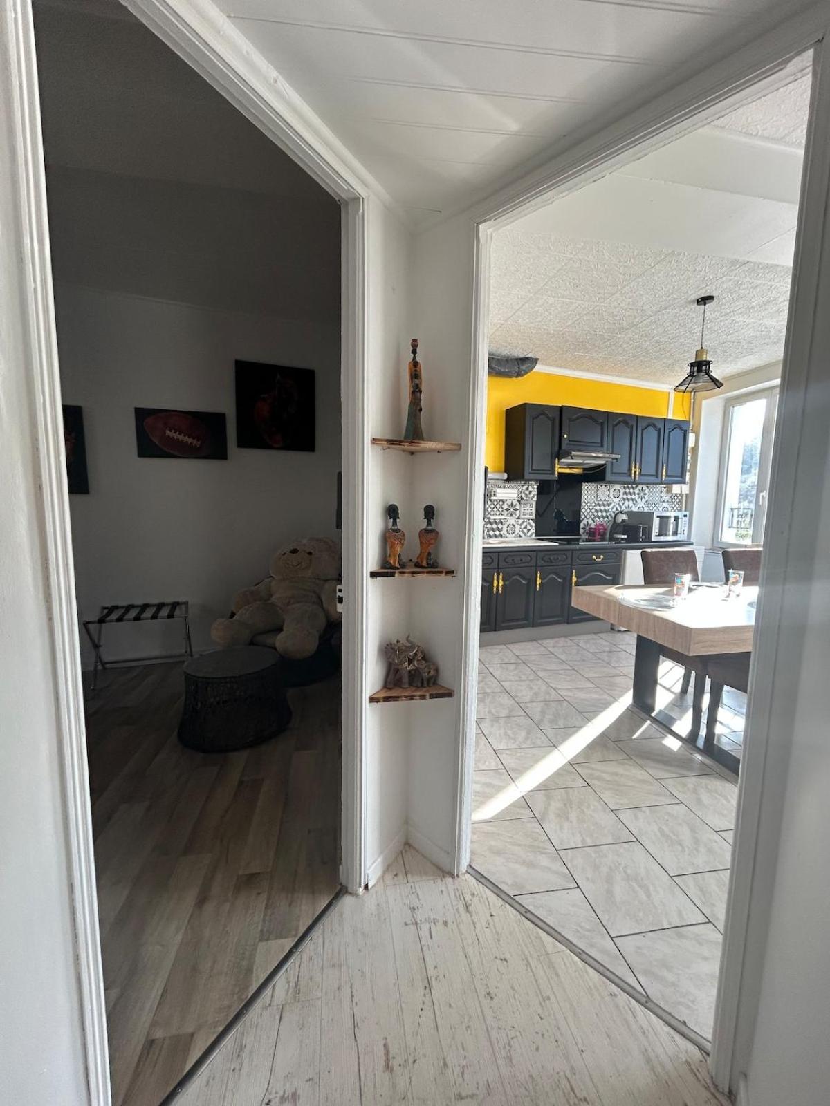 joli logement rénové vue sur Meuse Miss Africa