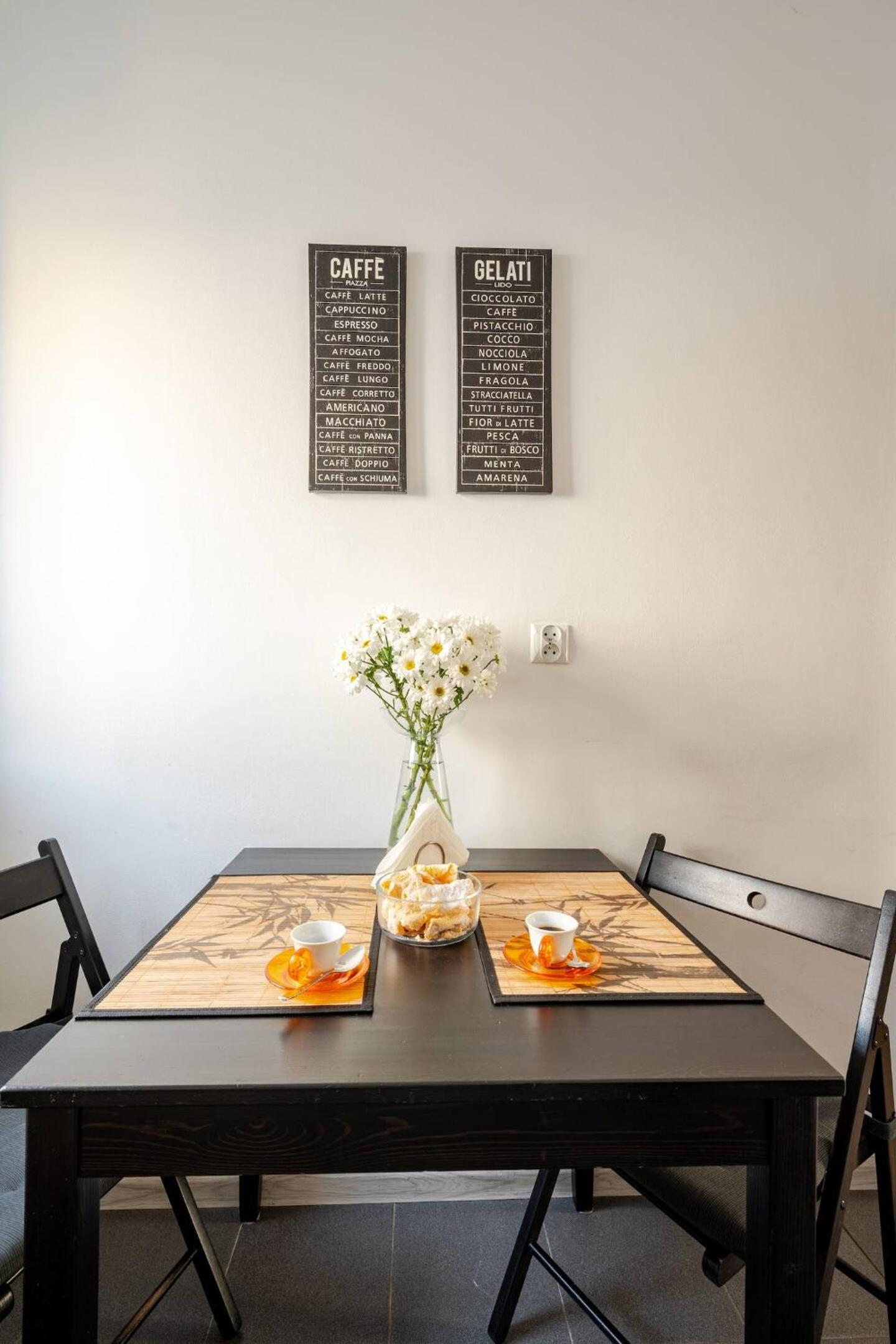 City Center & Old Town Cozy Flat #Smart TV #Fast Wi-Fi #Metro