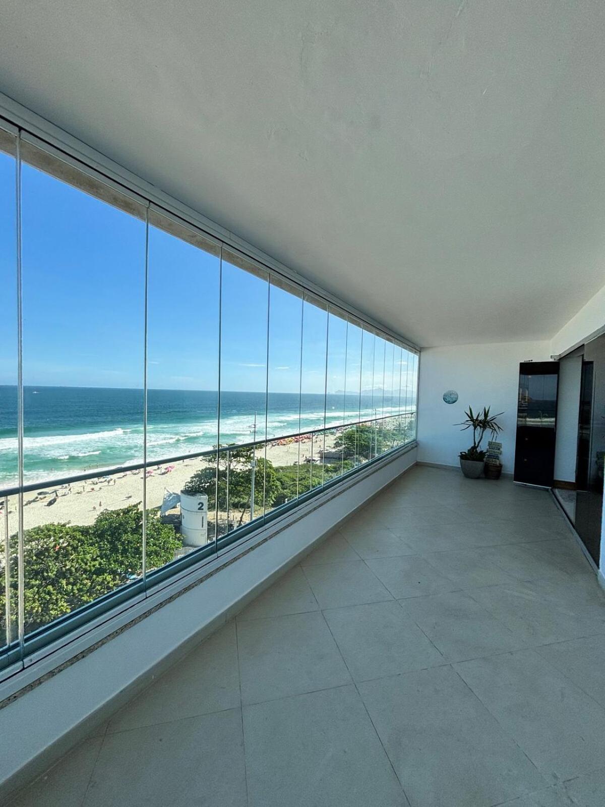 Praia do Pepê - Apartamento 2Q - Flat com Infra completa com Piscina e Sauna - Vista Mar Deslumbrante