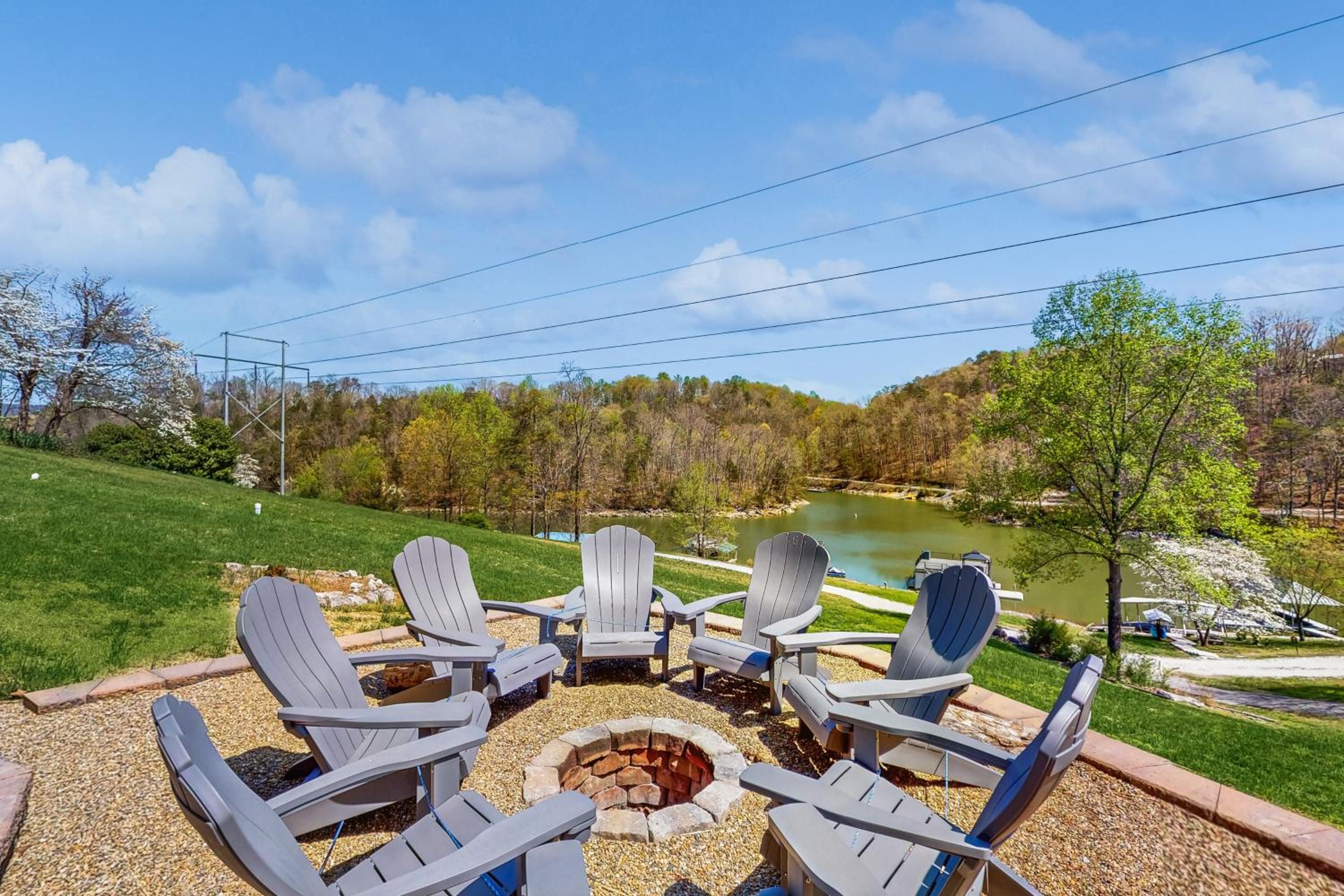 Outdoor Spa and Dock! Scenic Norris Lake Retreat