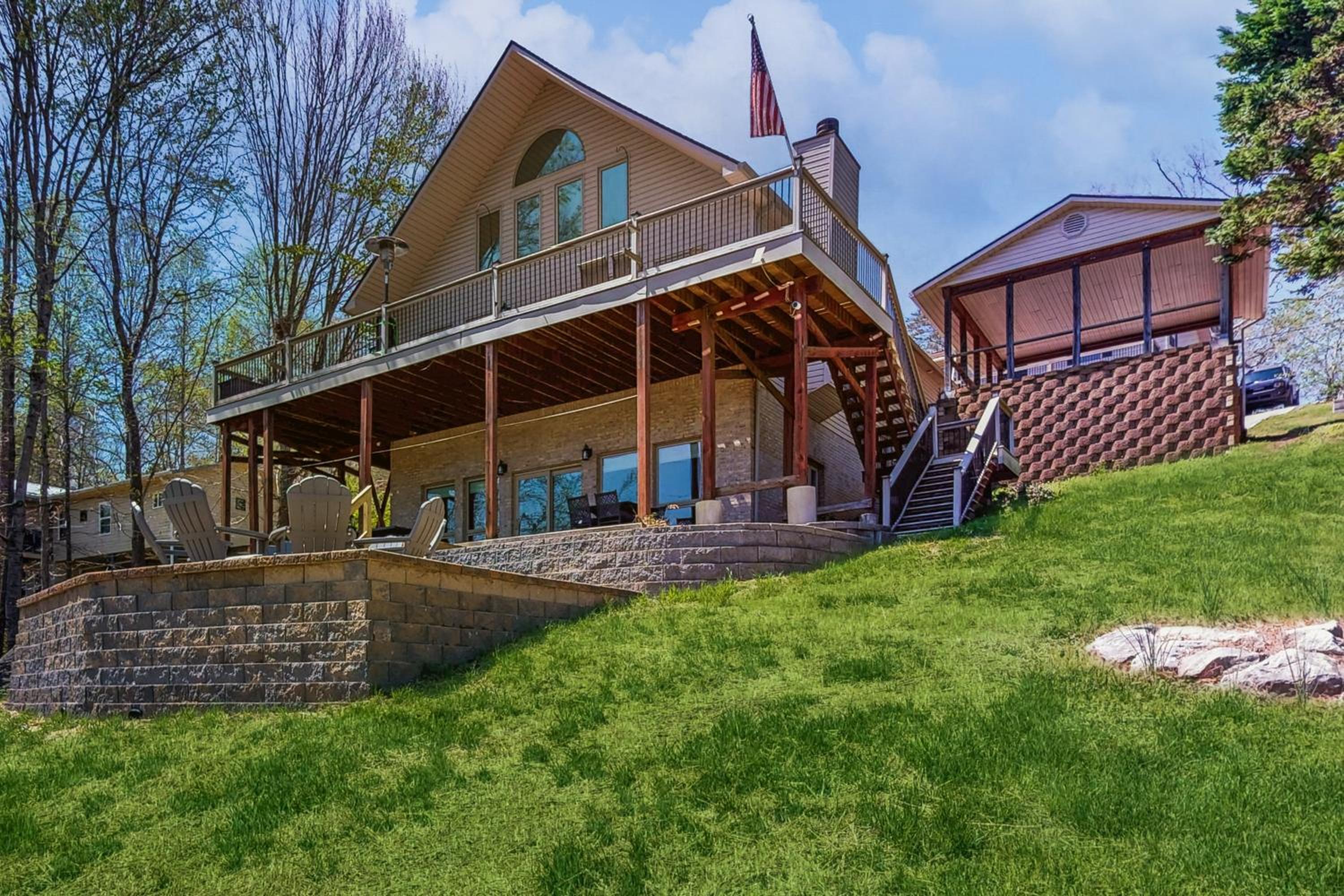 Outdoor Spa and Dock! Scenic Norris Lake Retreat