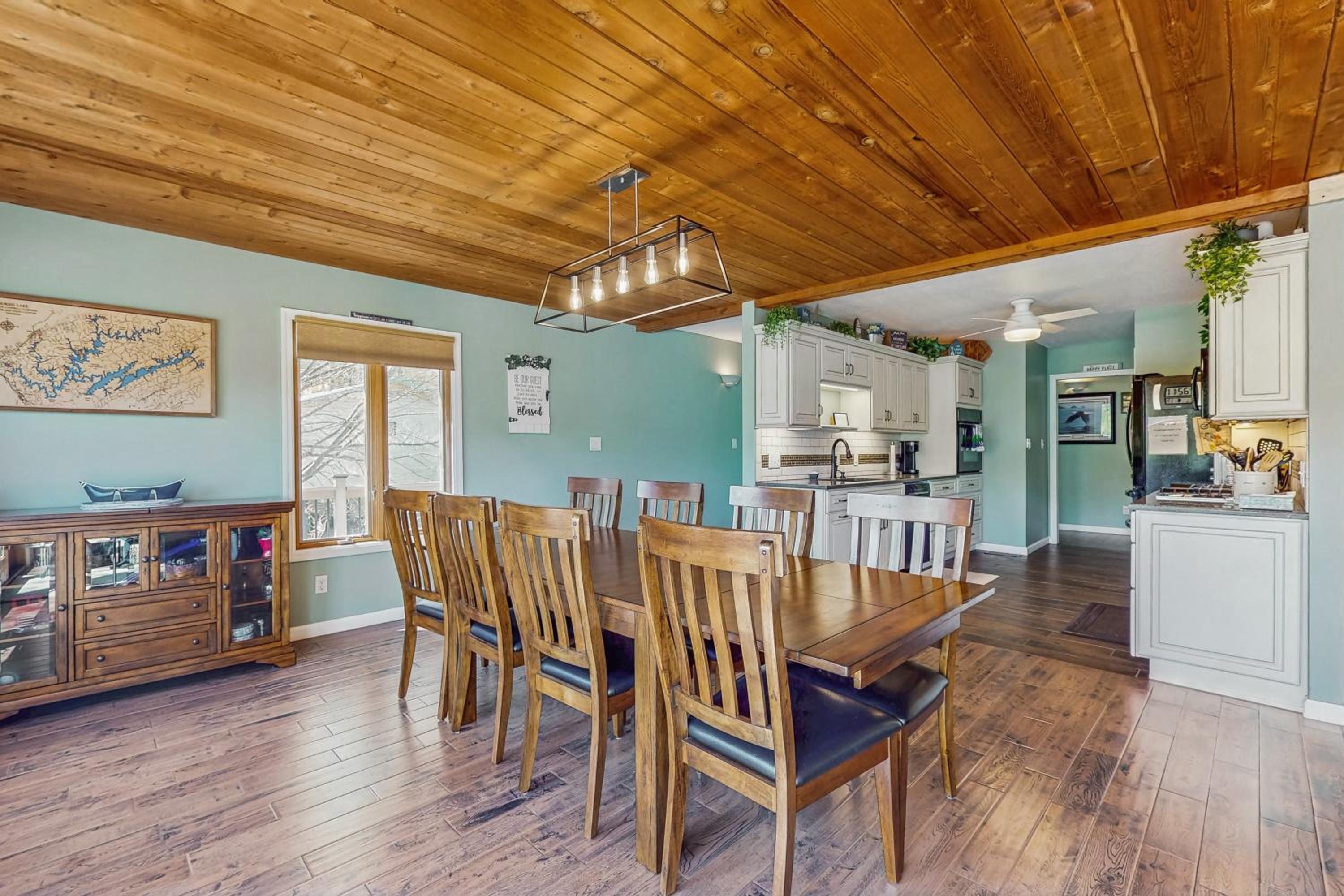 Outdoor Spa and Dock! Scenic Norris Lake Retreat