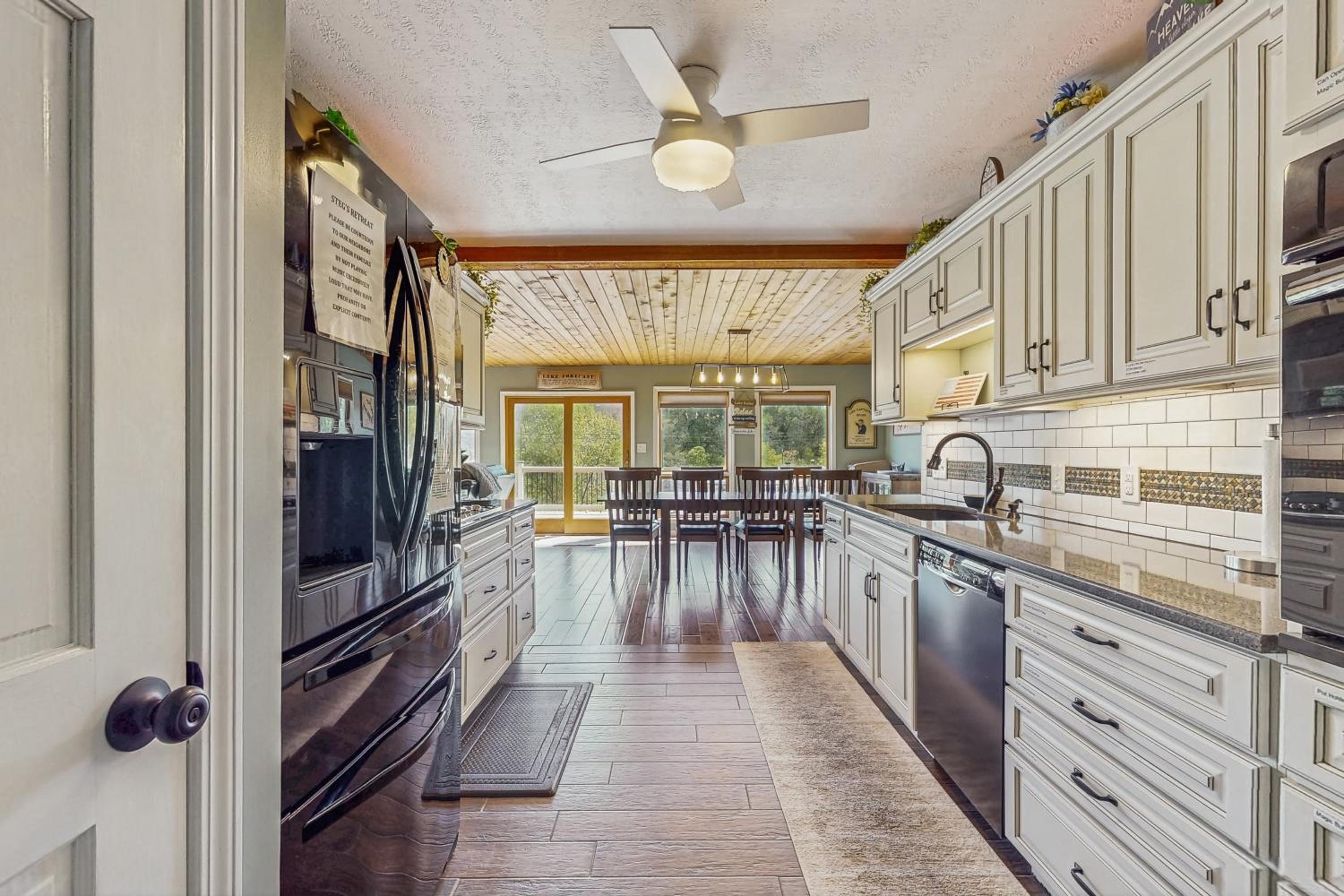 Outdoor Spa and Dock! Scenic Norris Lake Retreat