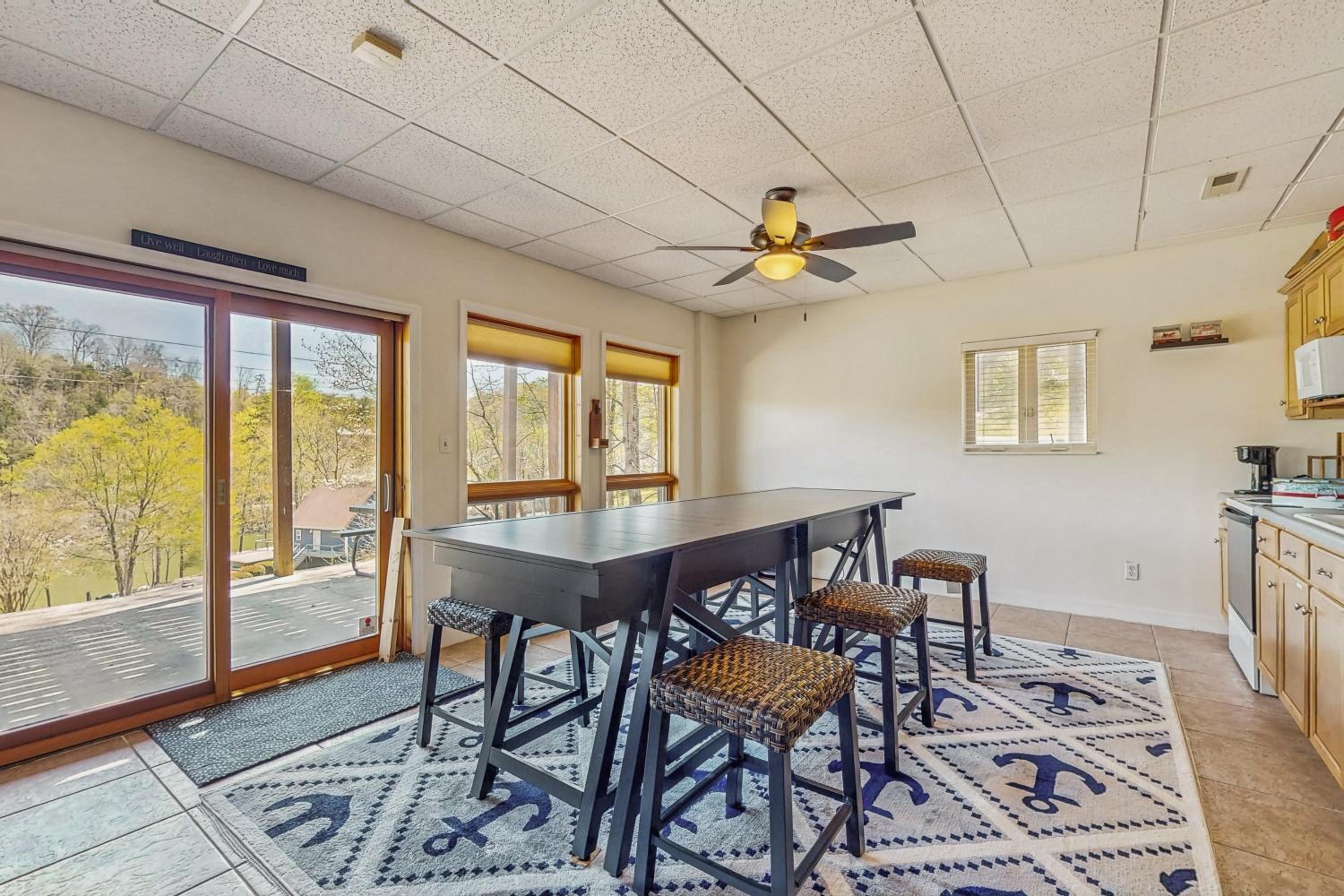 Outdoor Spa and Dock! Scenic Norris Lake Retreat