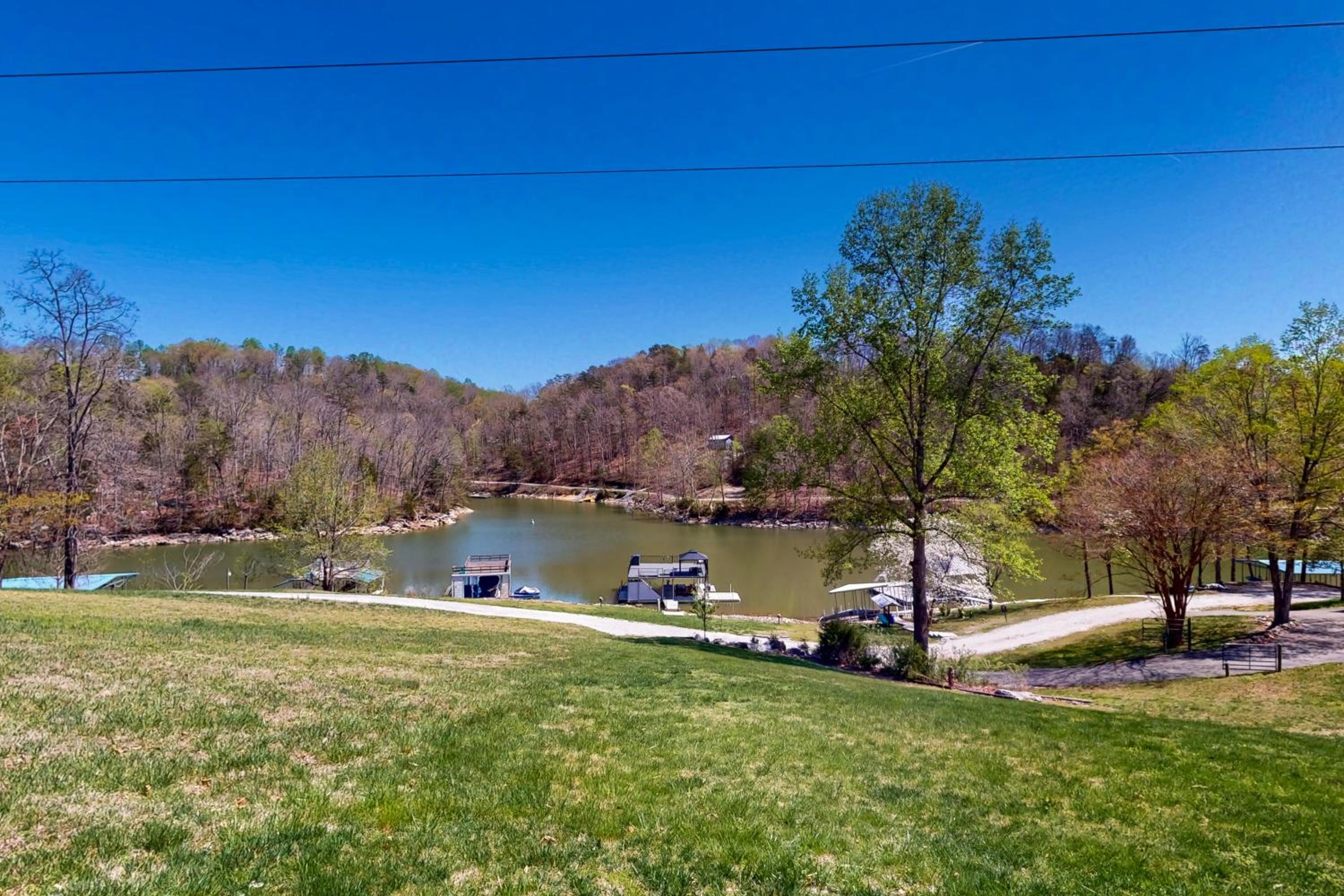 Outdoor Spa and Dock! Scenic Norris Lake Retreat