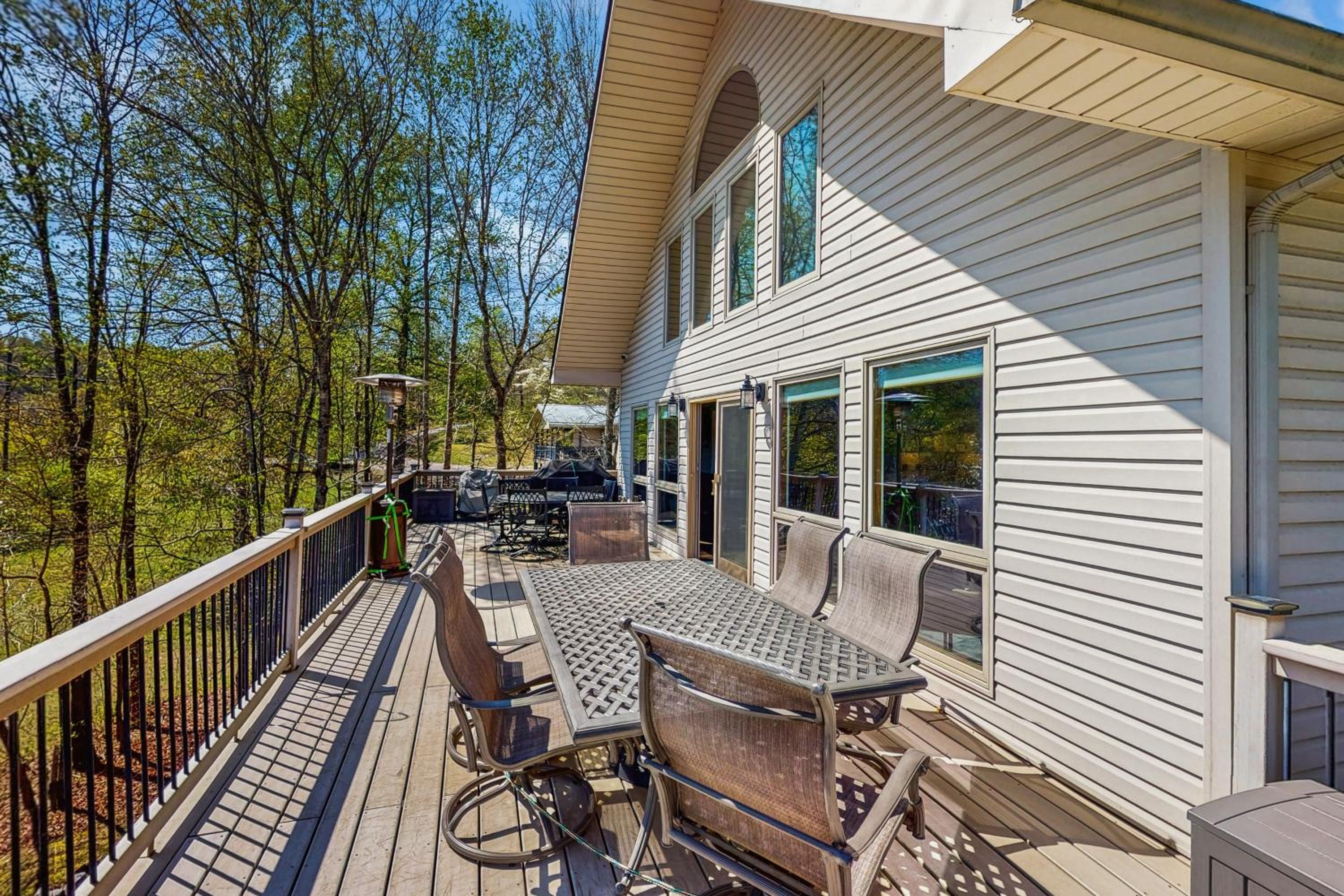 Outdoor Spa and Dock! Scenic Norris Lake Retreat