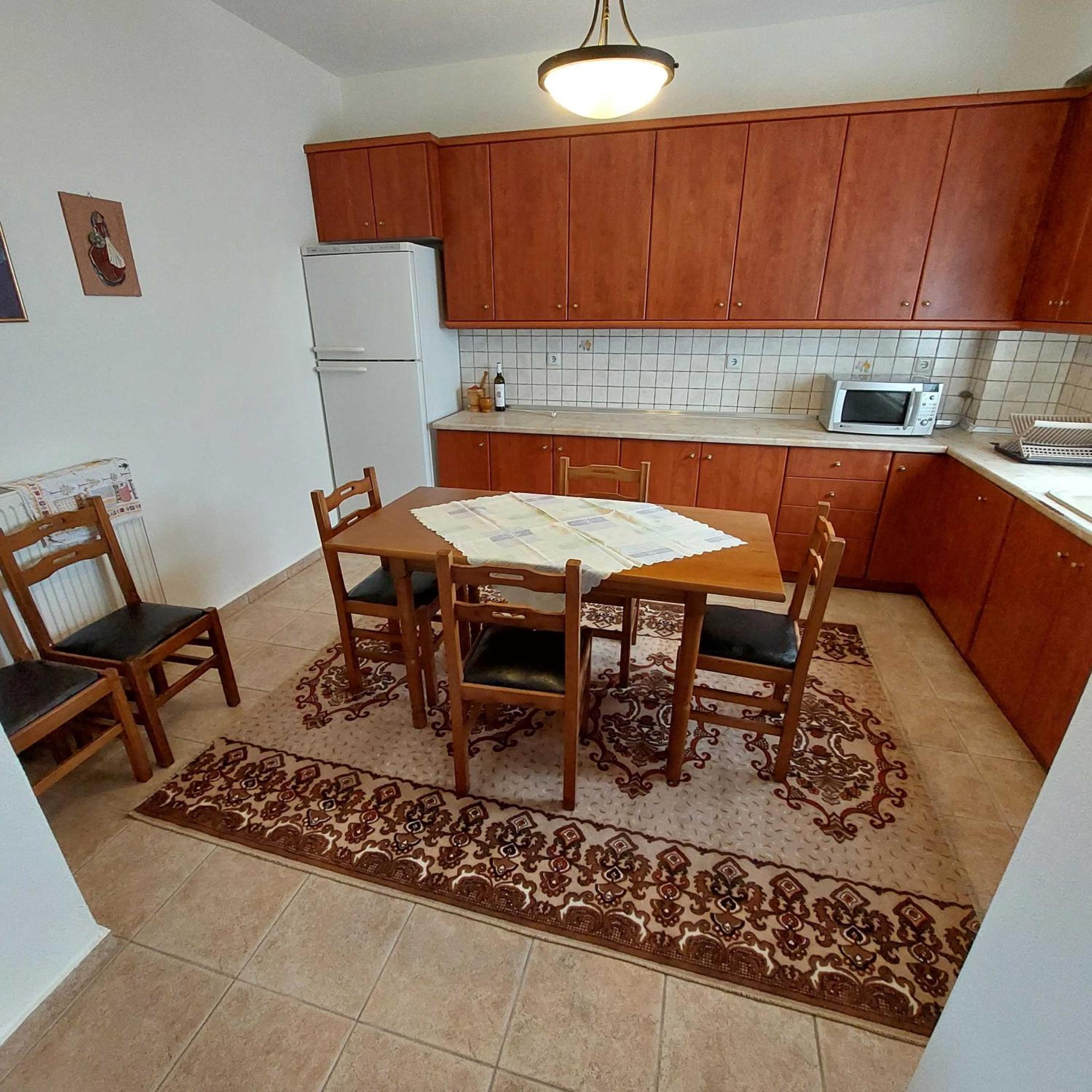 Paikos Townhouse, Hot Springs