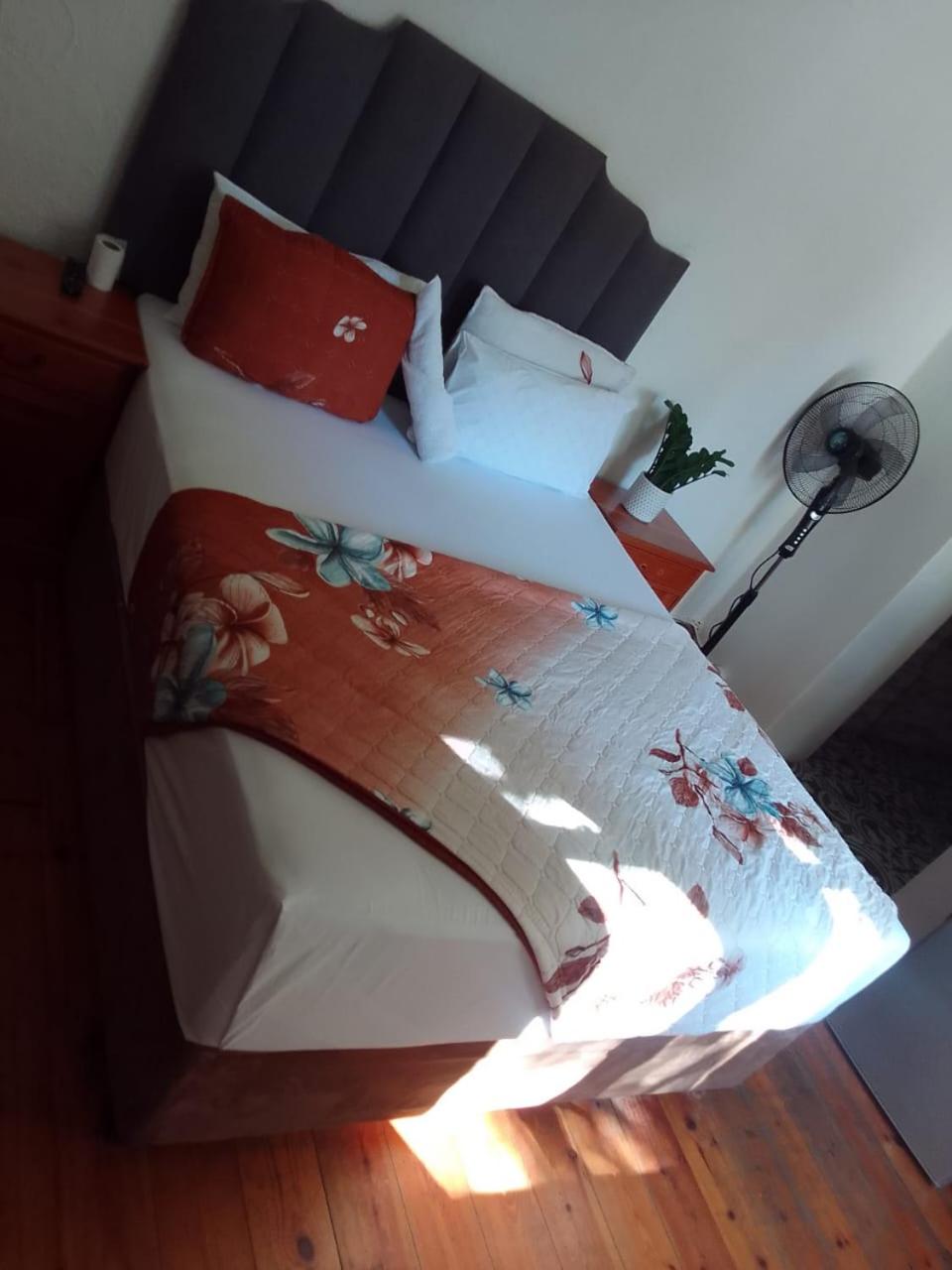 Neo & Ruks Guest Houses Boston Belleville 3