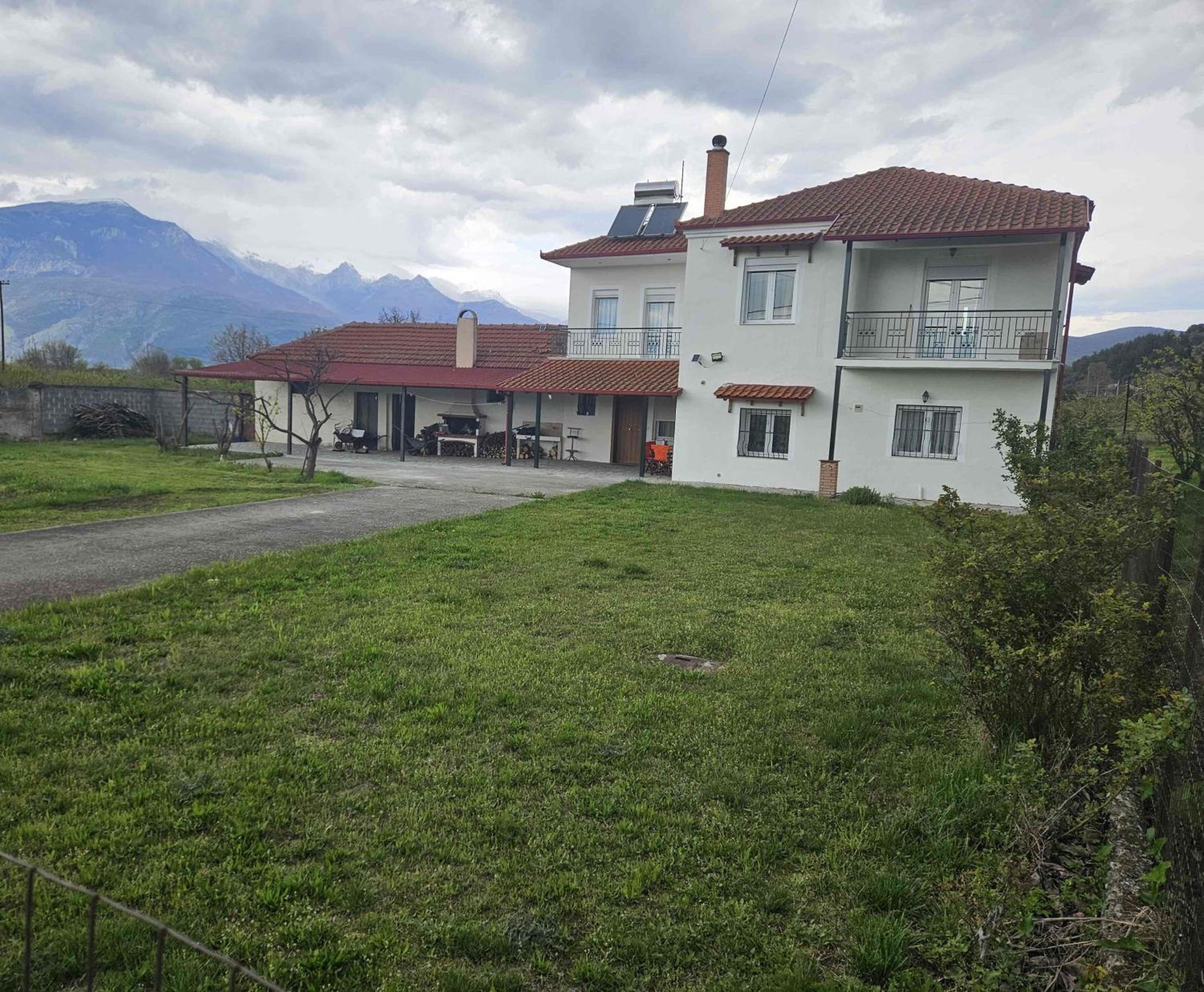 Paikos Townhouse, Hot Springs