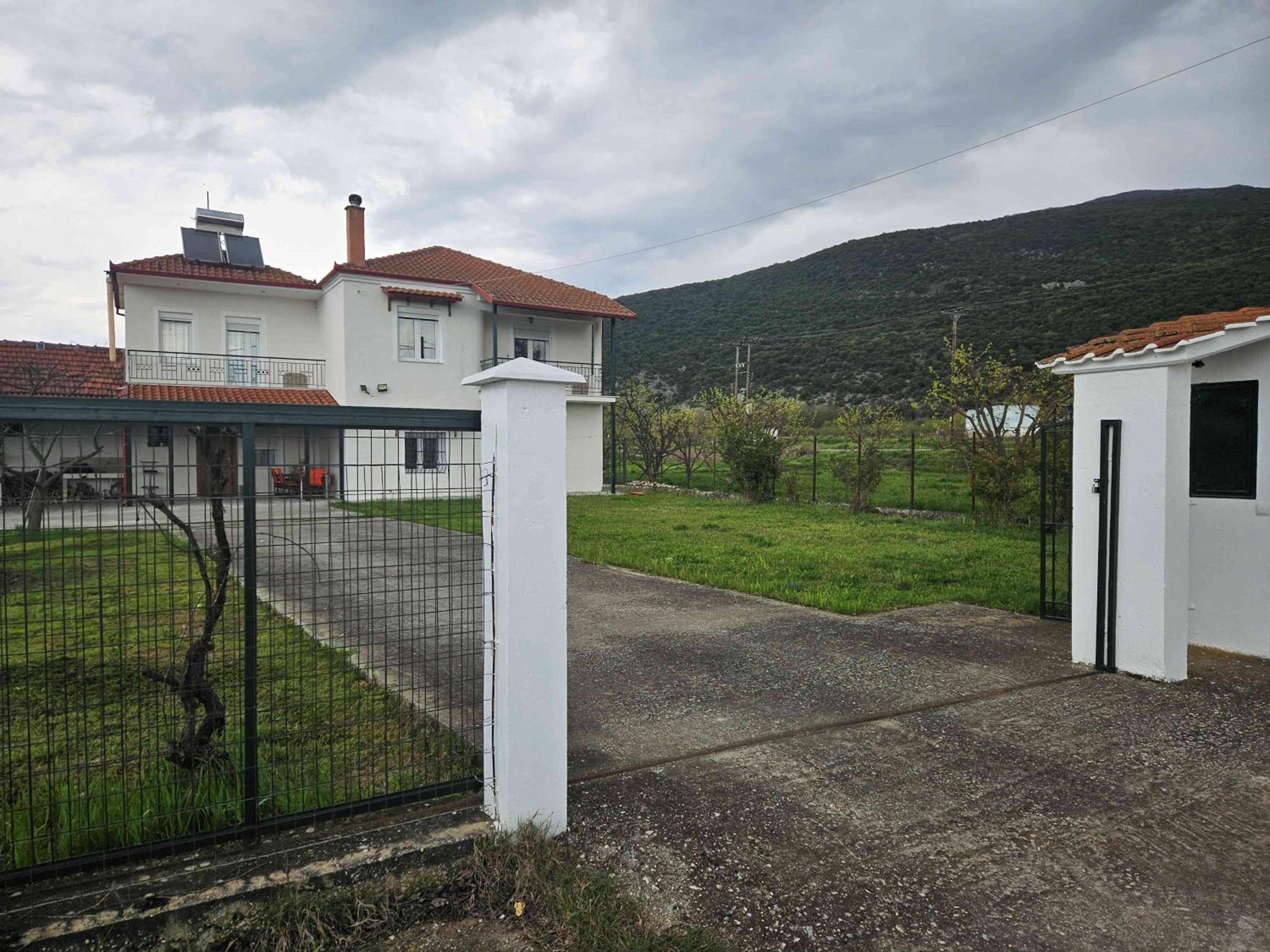 Paikos Townhouse, Hot Springs