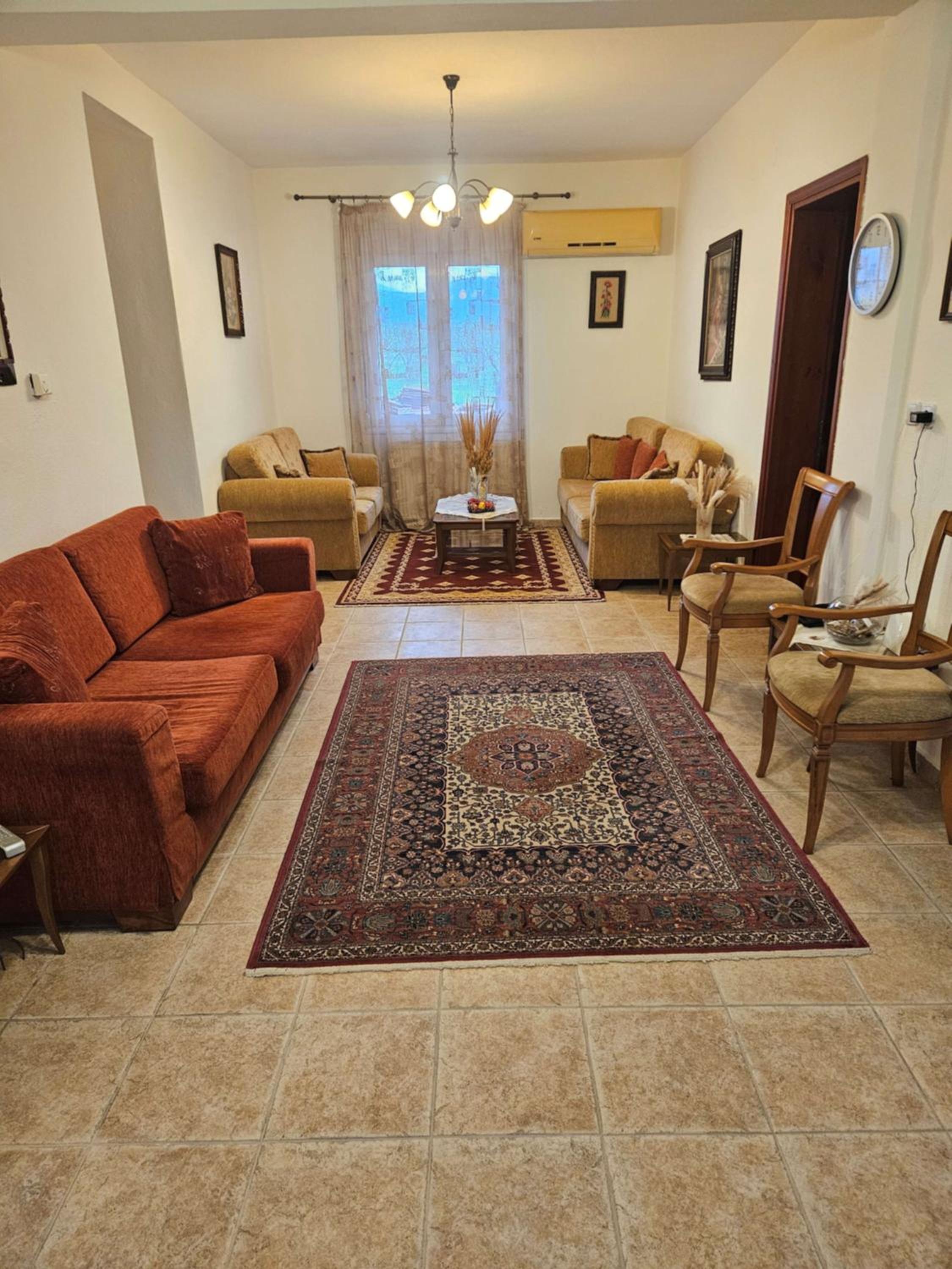 Paikos Townhouse, Hot Springs