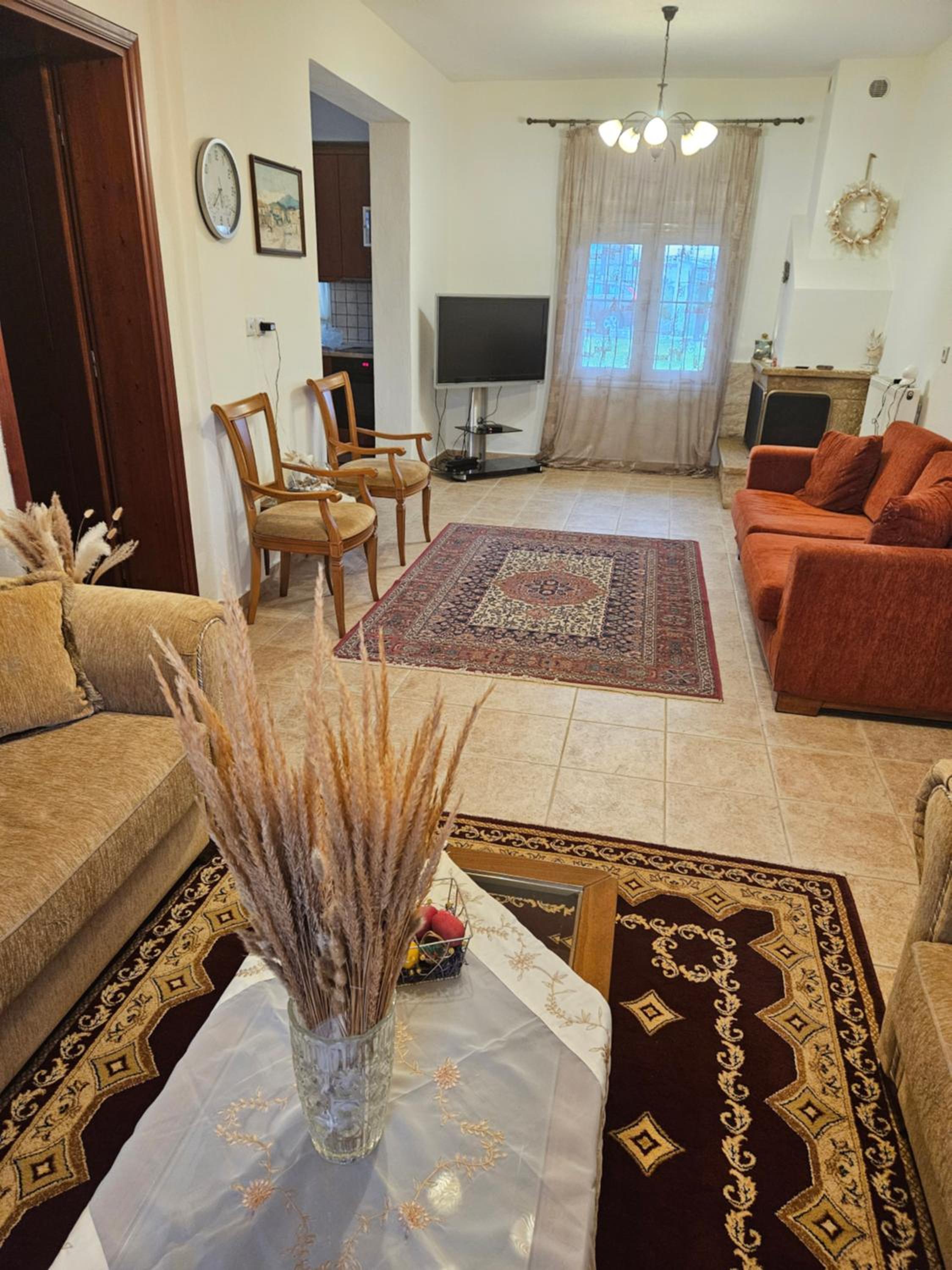 Paikos Townhouse, Hot Springs