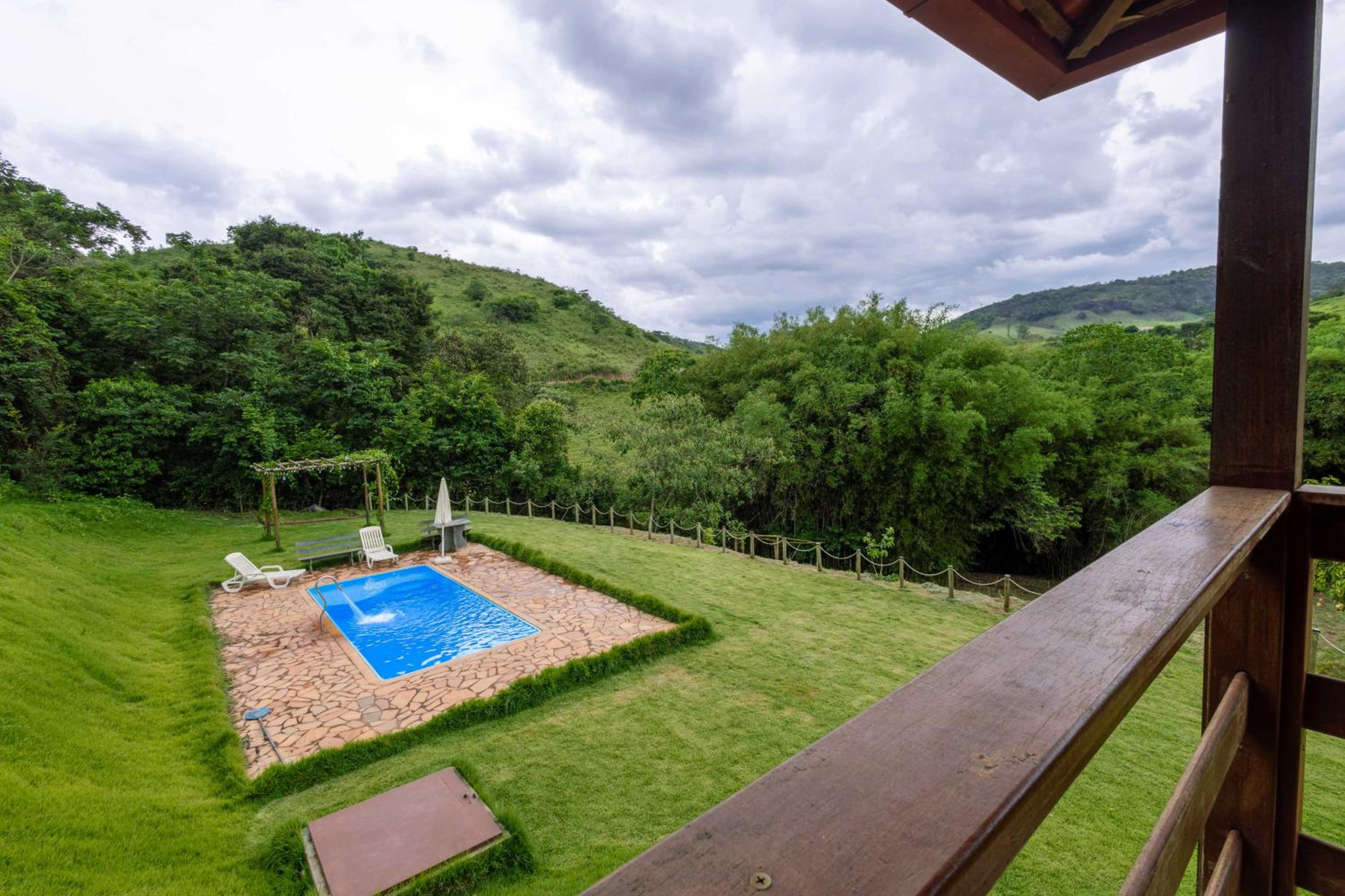 Sitio Rancho dos Sapos - Ao pé das montanhas de Minas Gerais a uma hora de BH Asfalto