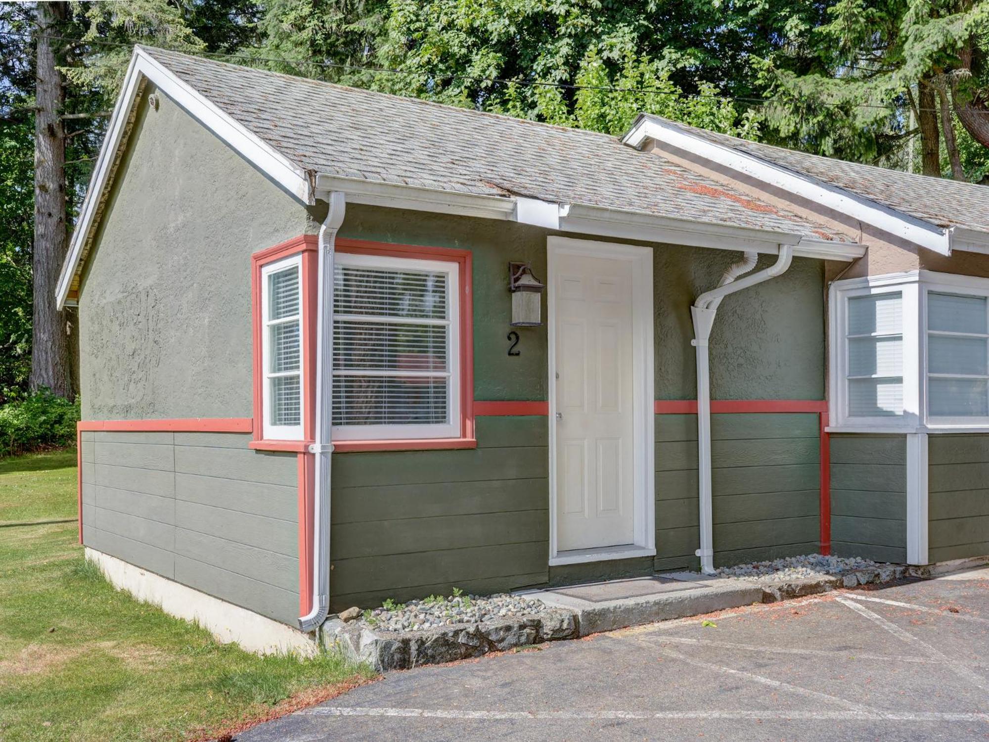 Malahat Bungalows Motel