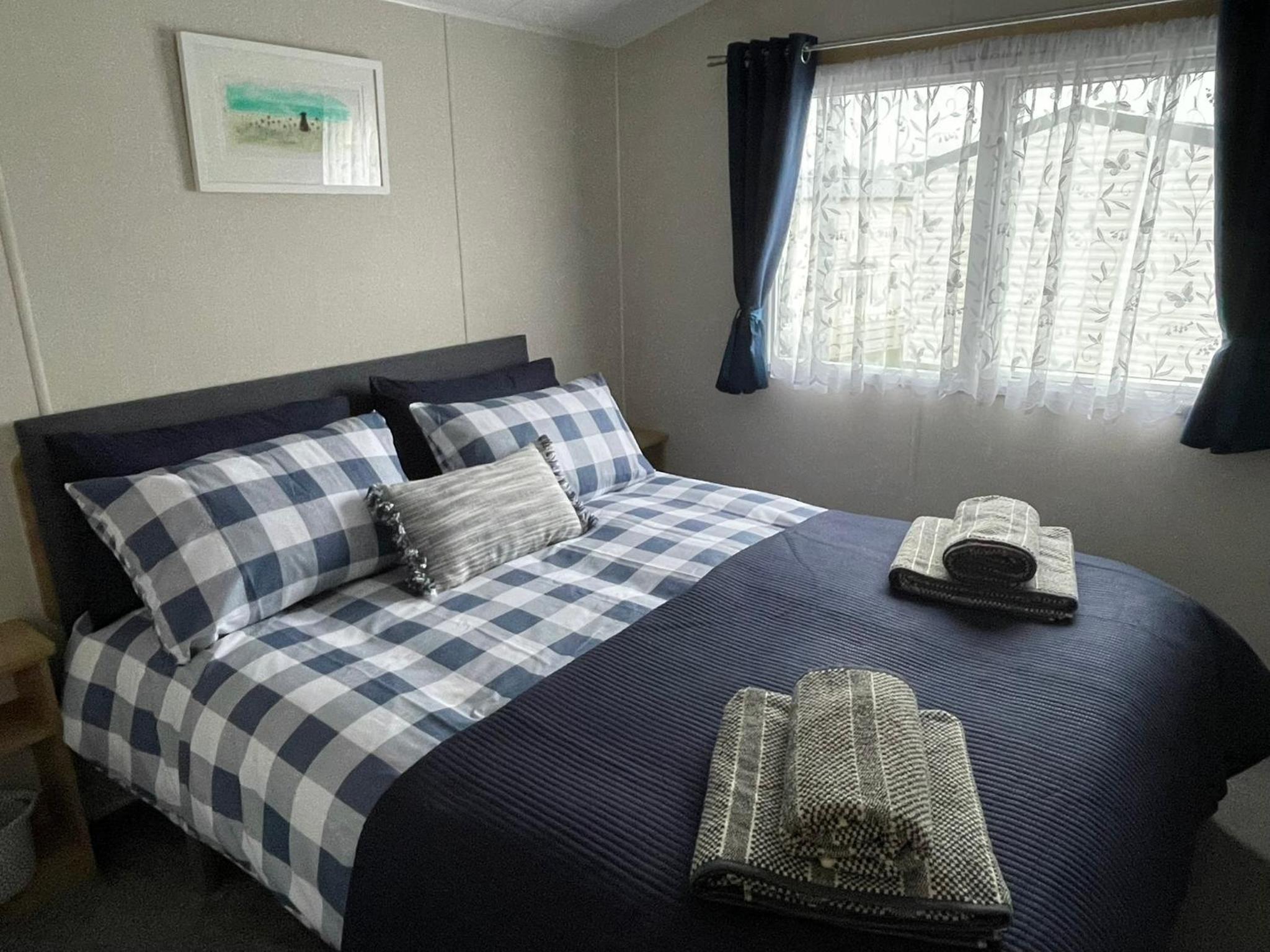 Golden Dunes Retreat, Dog-Friendly Stay at Par Sands Holiday Park, Cornwall