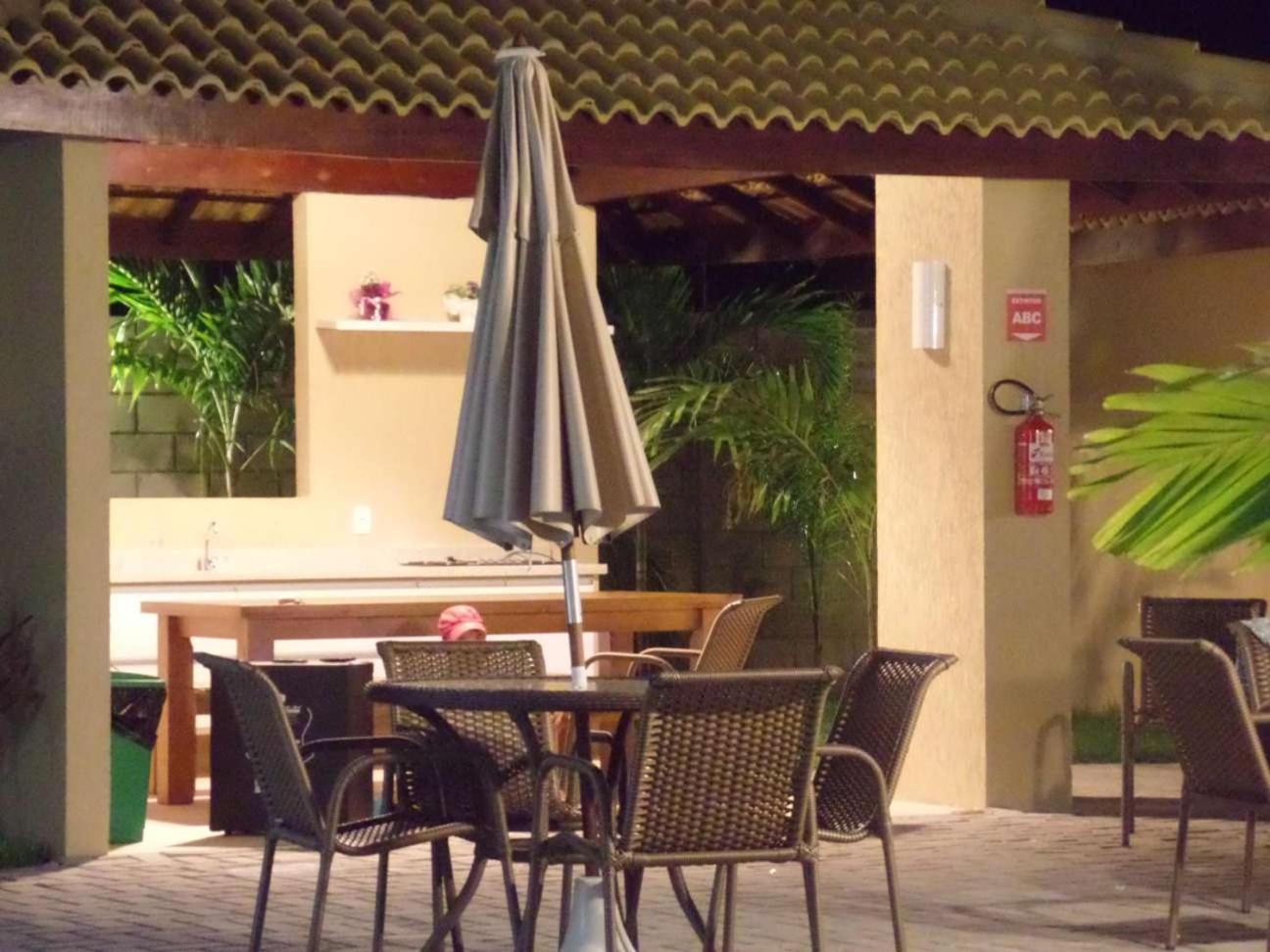 Soft Guarajuba -Lindo Village Residencial amplo 2 quartos com suite e varanda no Térreo