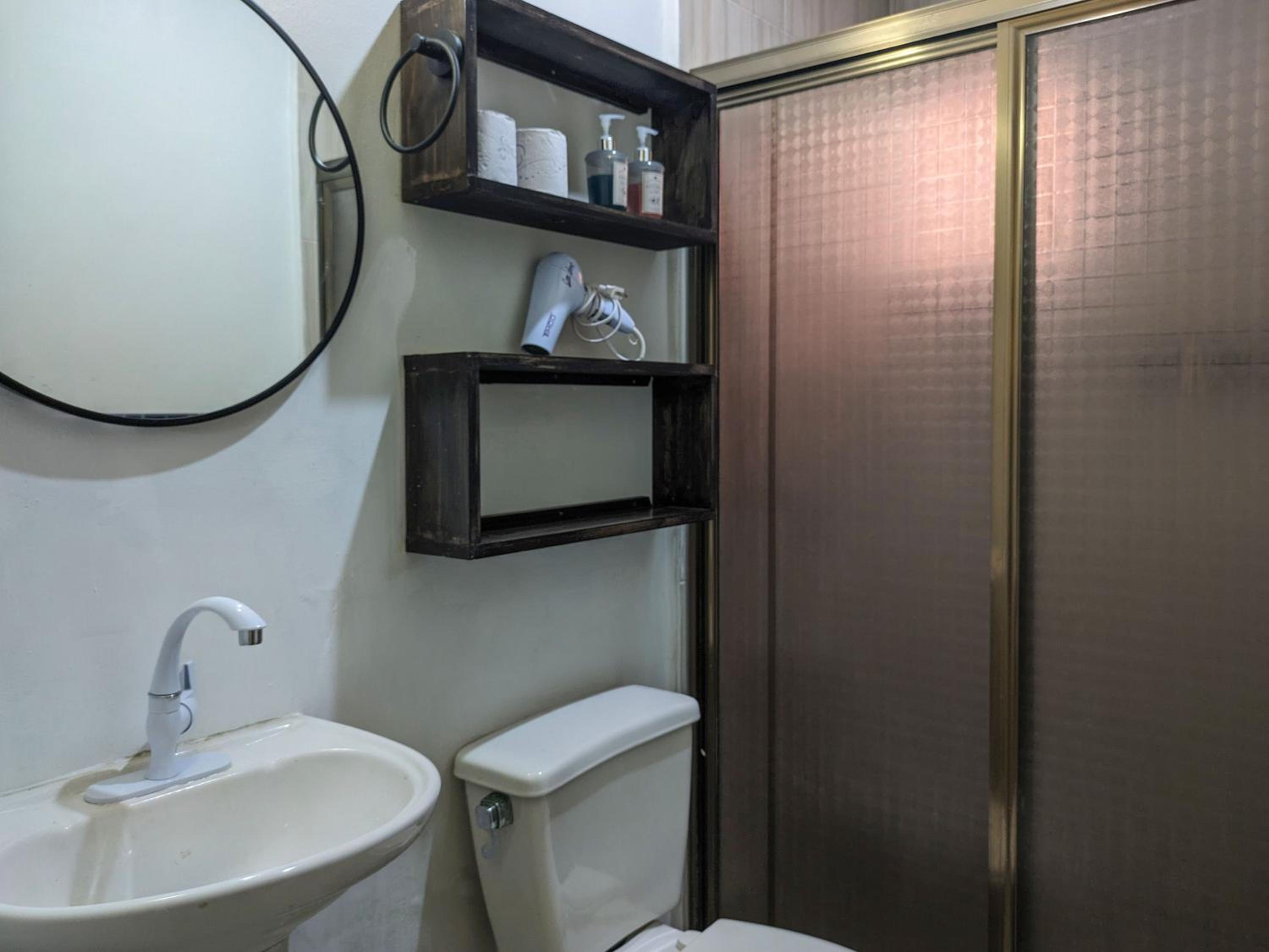 Spacious Family Stay Two Private Apartments 5 Minute Walk to Beach Sleeps 8 Top Rated Host 5B6B