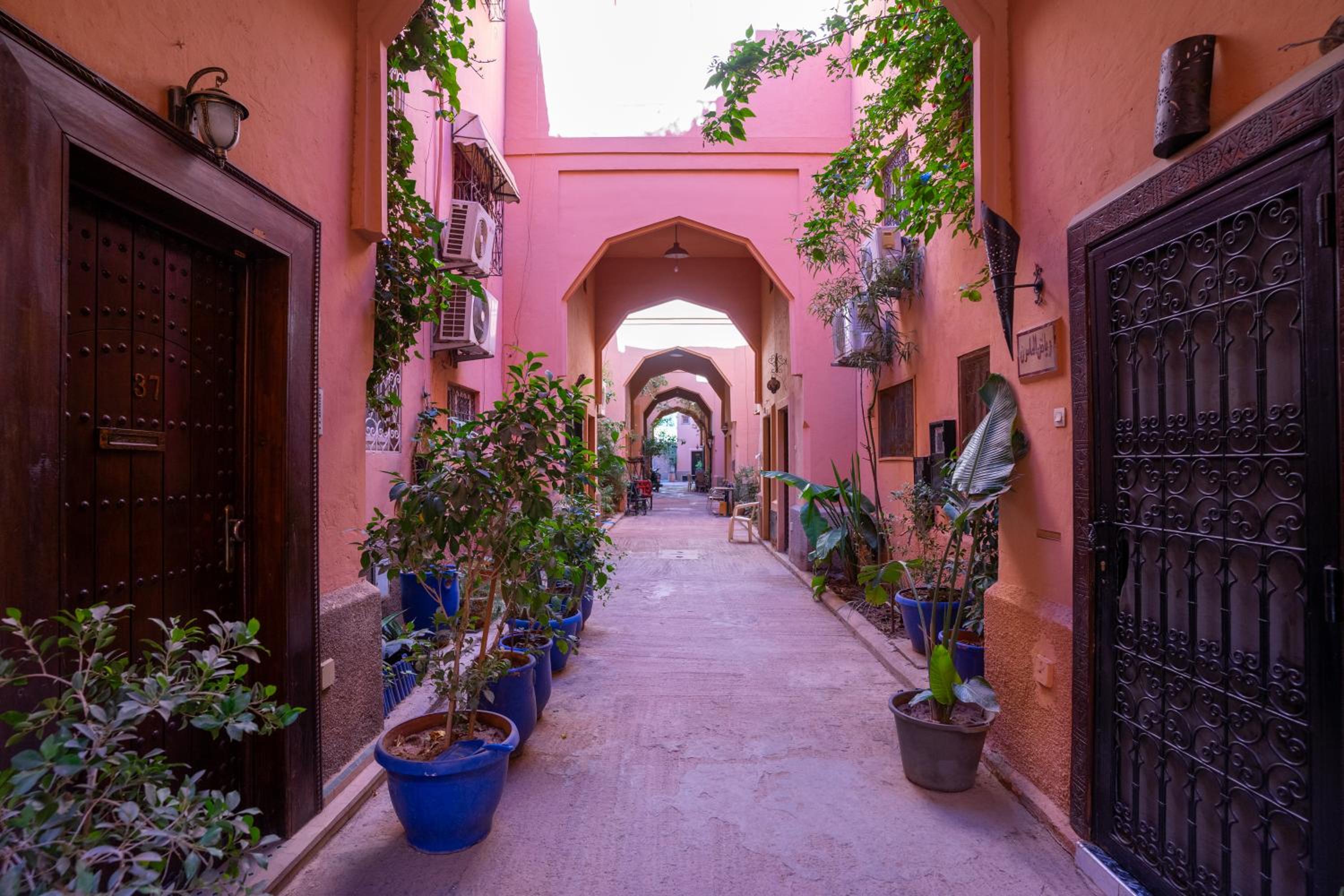 Riad zineb au cœur de Marrakech &3 Piscines &Jacuzzi & Petit-Déjeuner& parking gratuit