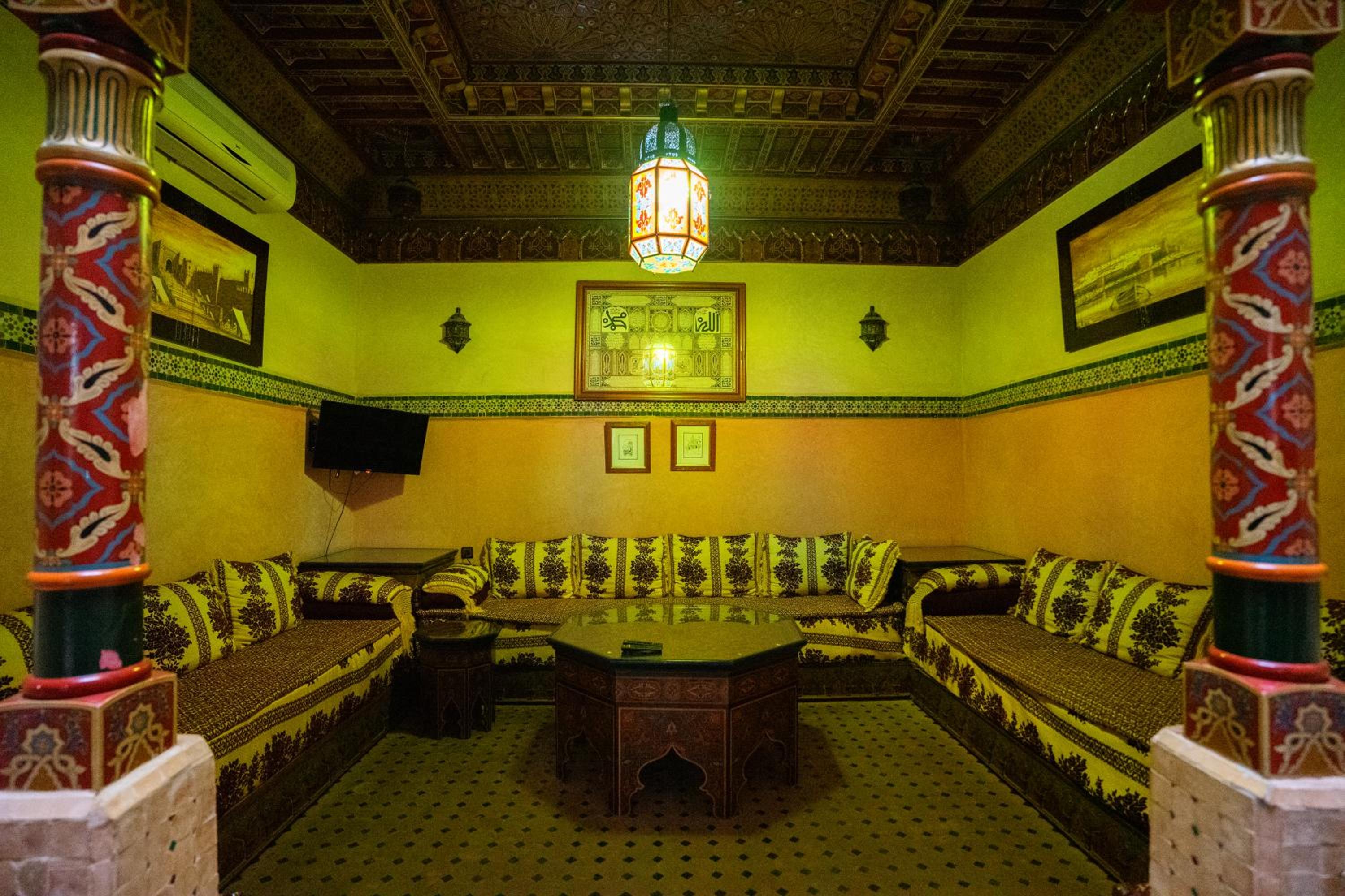Riad zineb au cœur de Marrakech &3 Piscines &Jacuzzi & Petit-Déjeuner& parking gratuit
