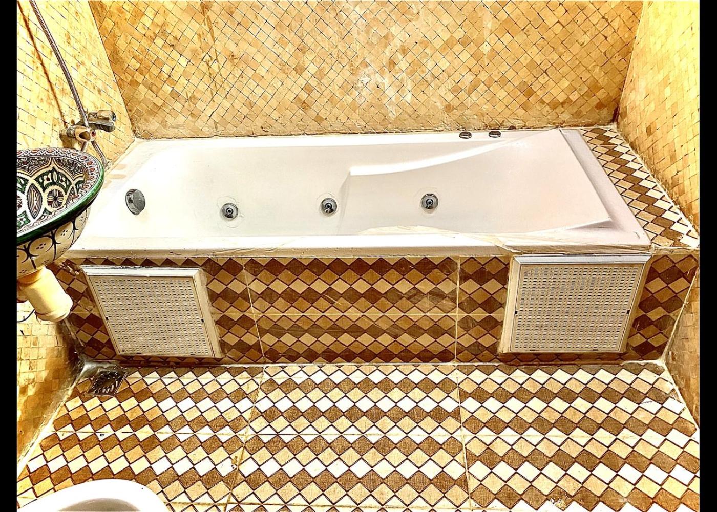 Riad zineb au cœur de Marrakech &3 Piscines &Jacuzzi & Petit-Déjeuner& parking gratuit