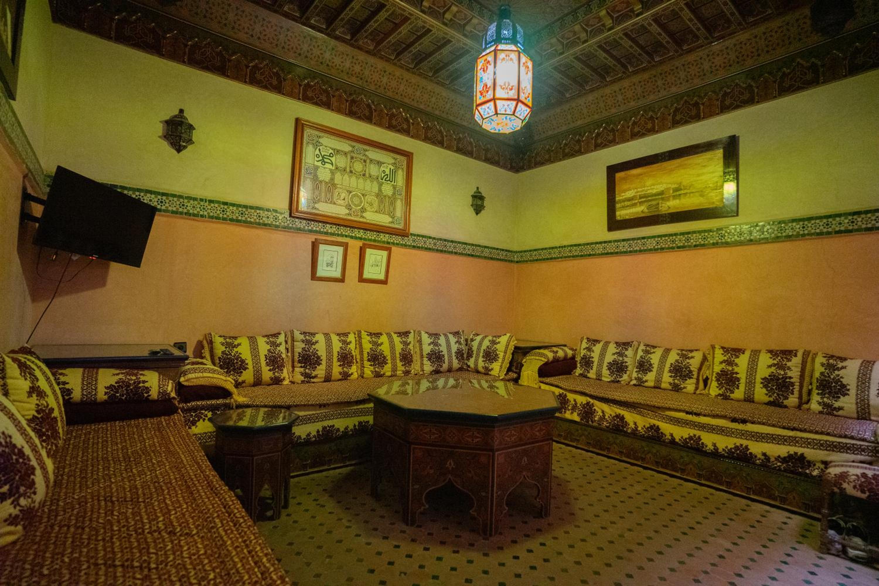 Riad zineb au cœur de Marrakech &3 Piscines &Jacuzzi & Petit-Déjeuner& parking gratuit