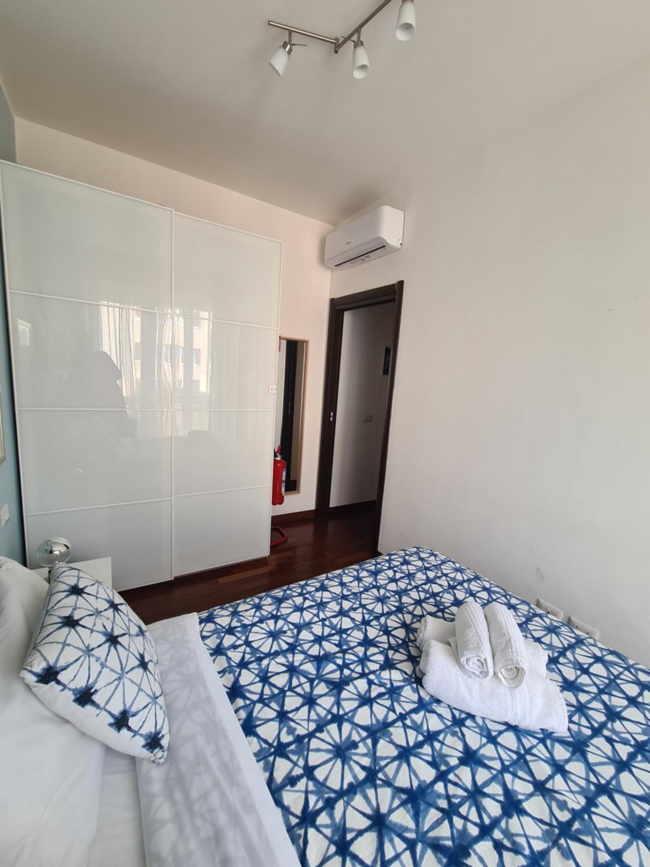 Blue Retreat M4 Milano