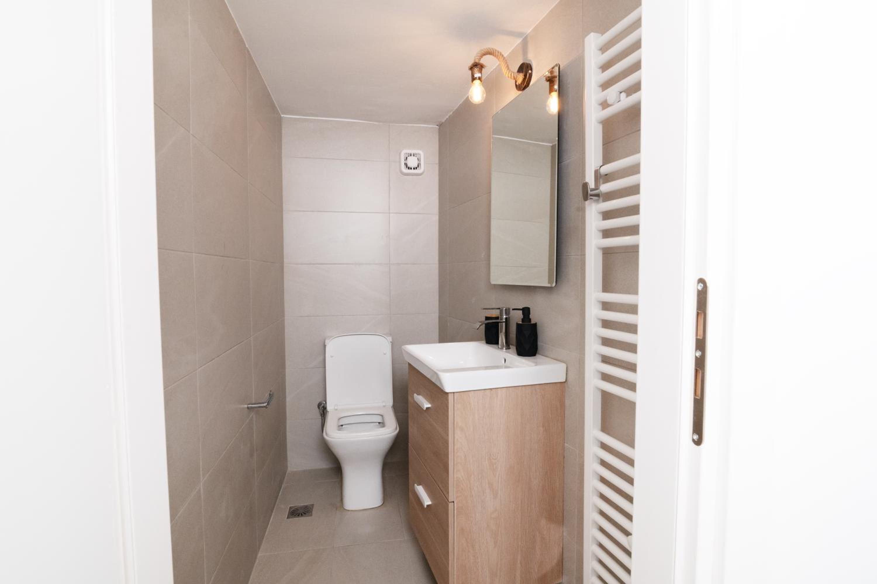 Sunrise Apartment By Athens Airport