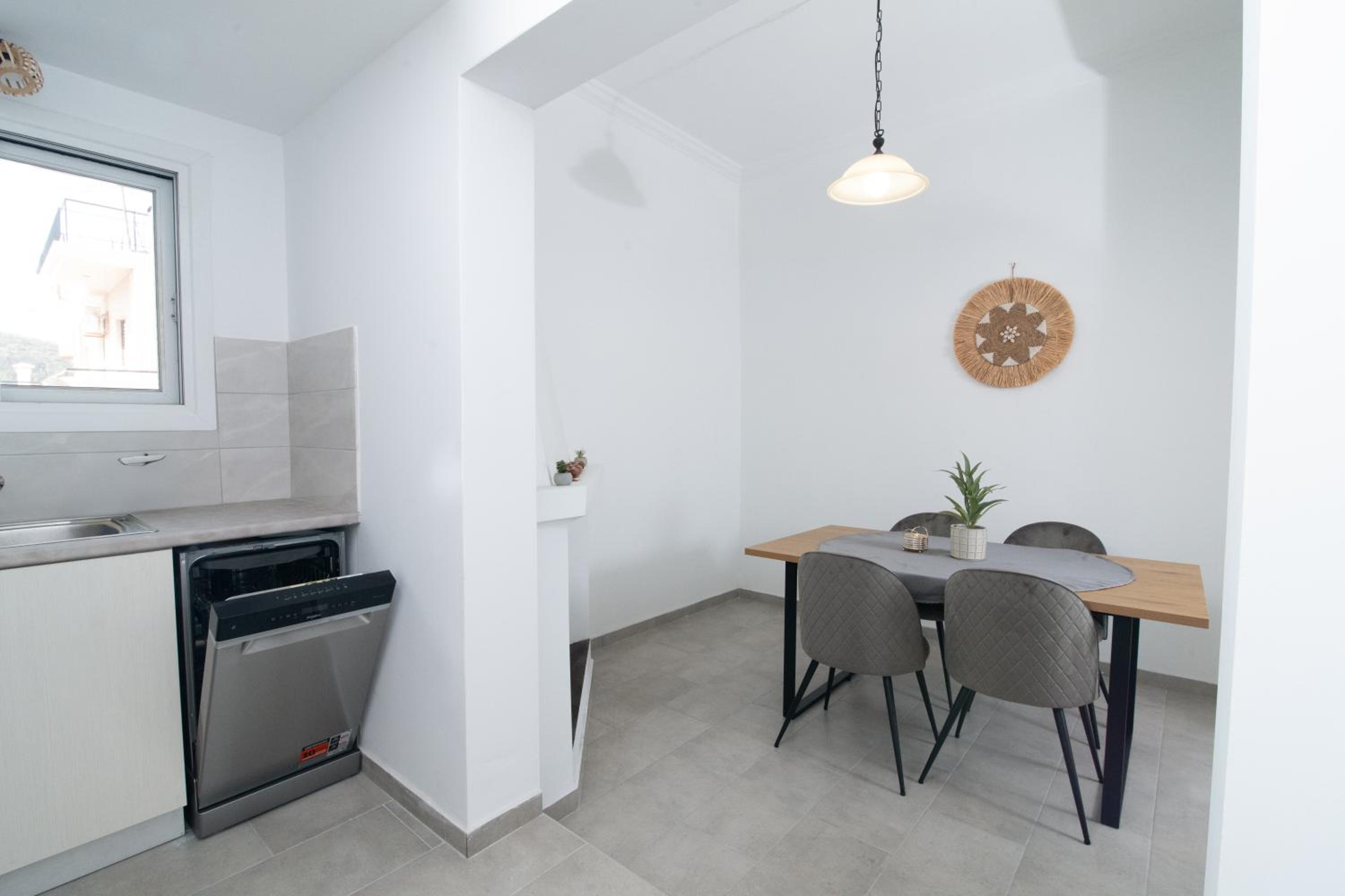Sunrise Apartment By Athens Airport