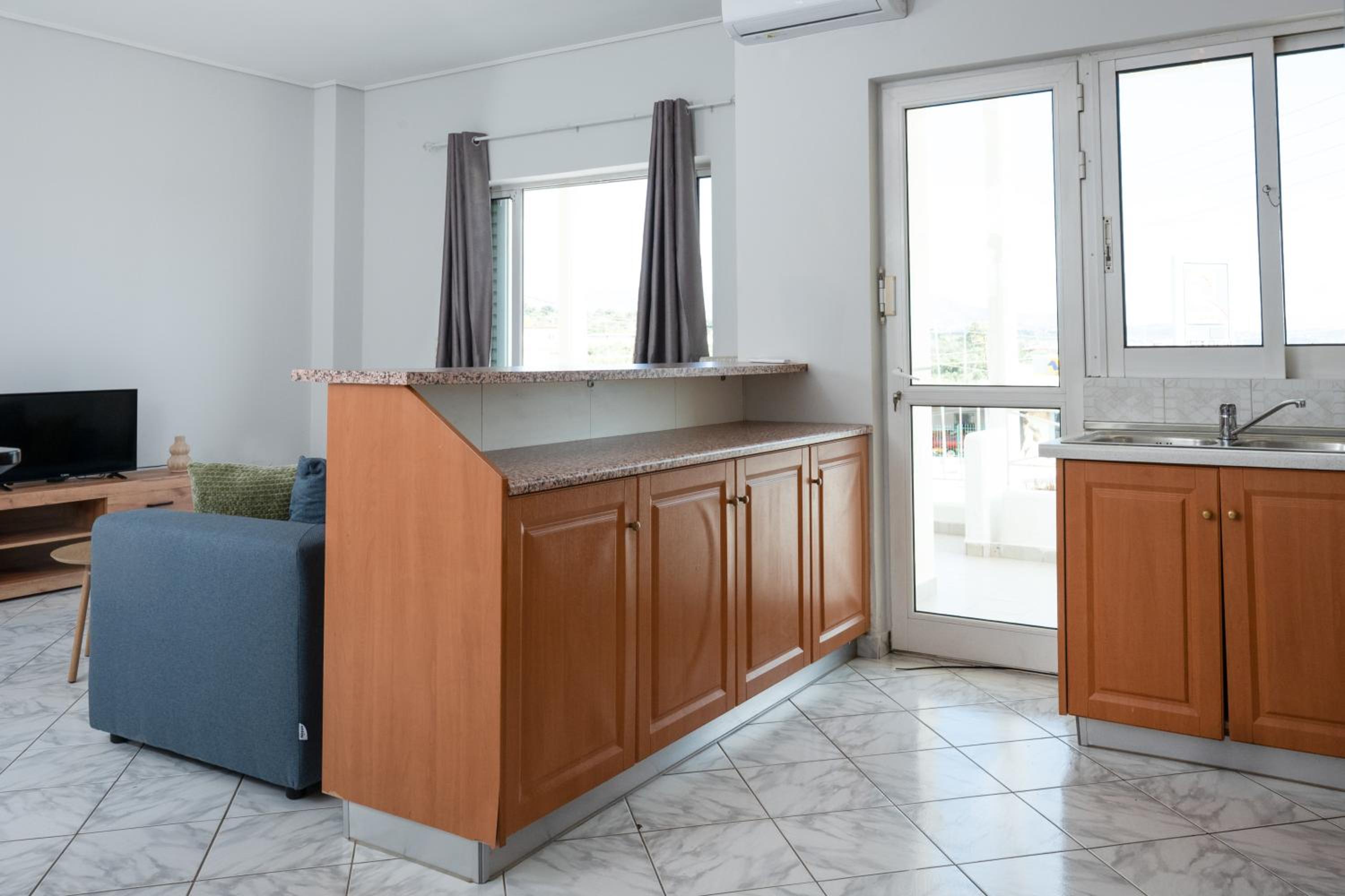 The Sunrise Apartment By Athens Airport 1