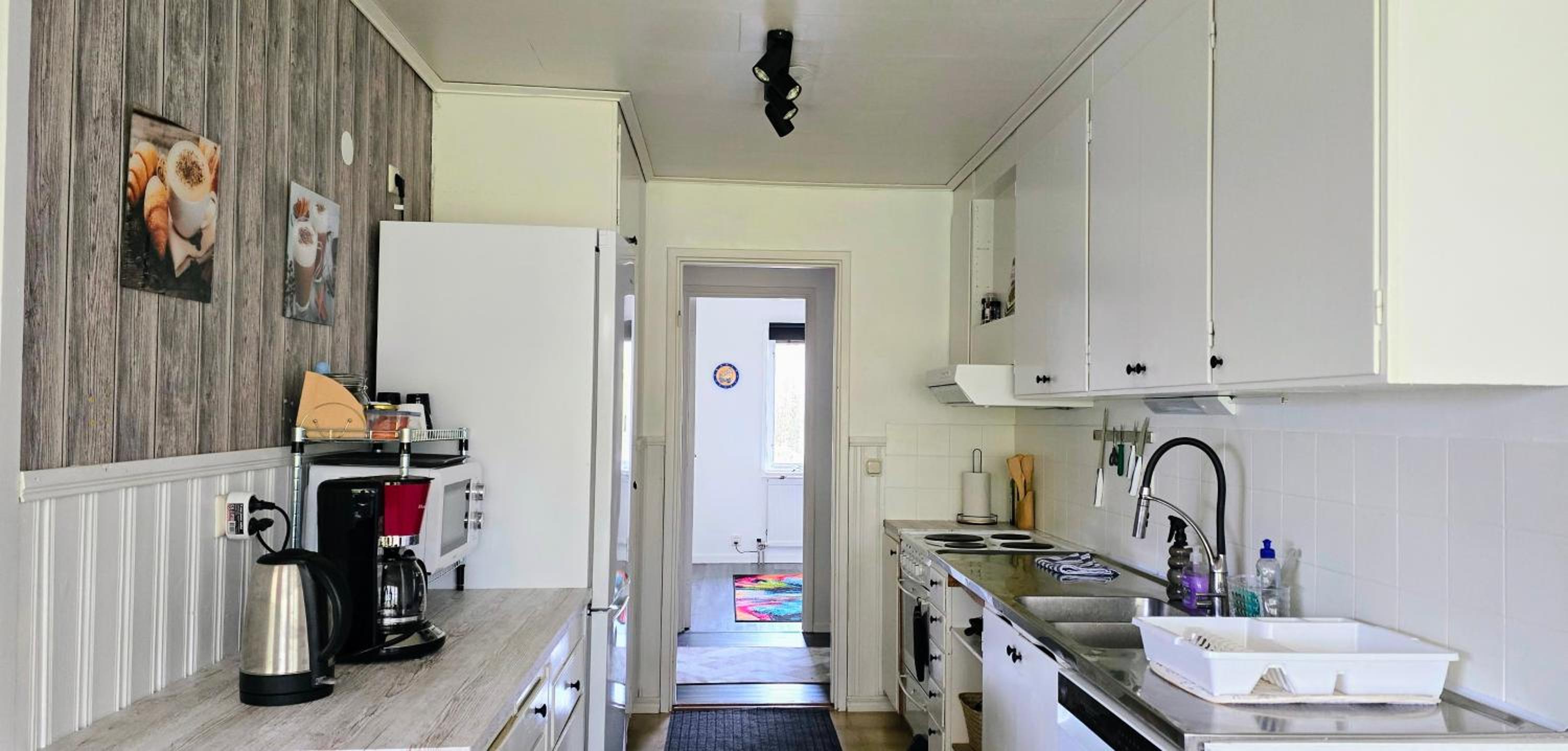 200m to Sweden's Largest Lake - 3BR House & BBQ