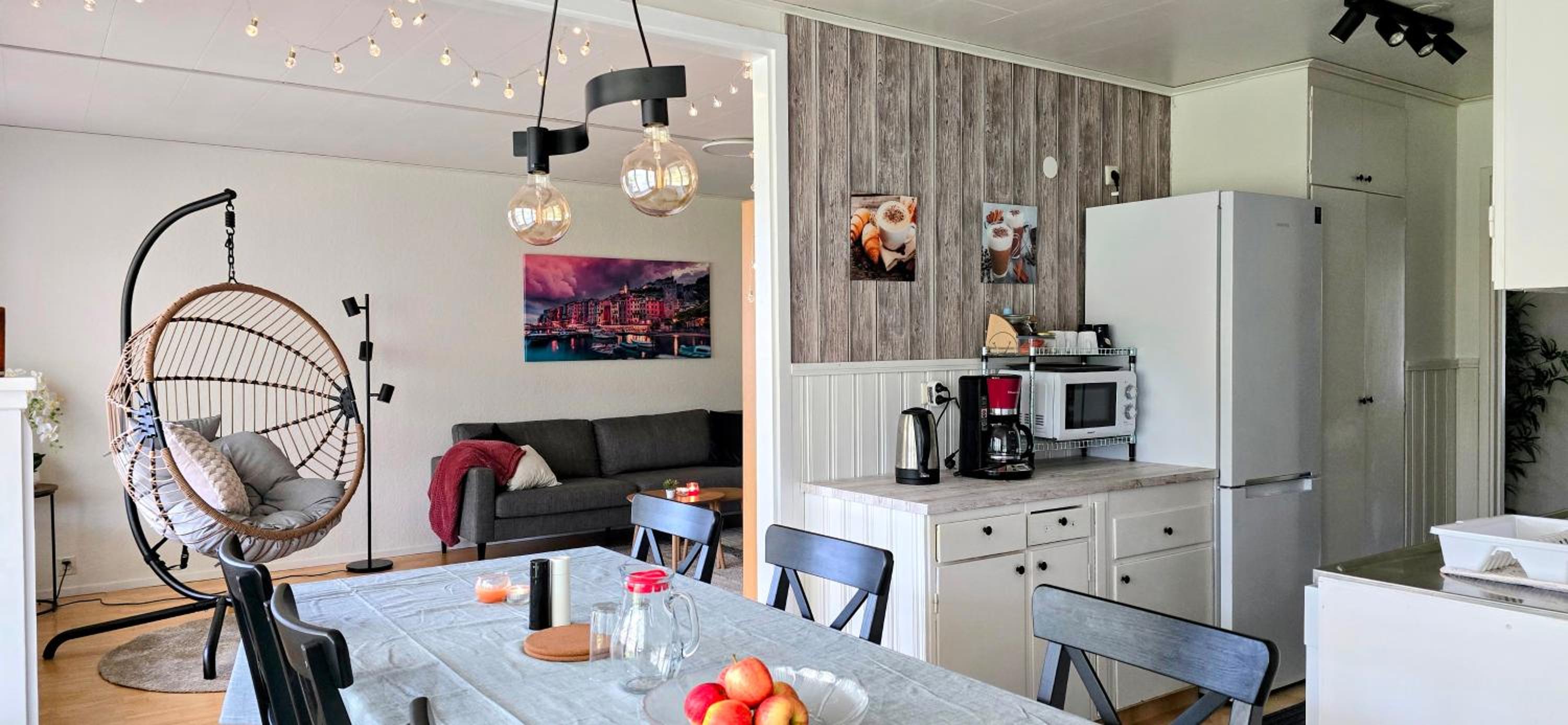 200m to Sweden's Largest Lake - 3BR House & BBQ