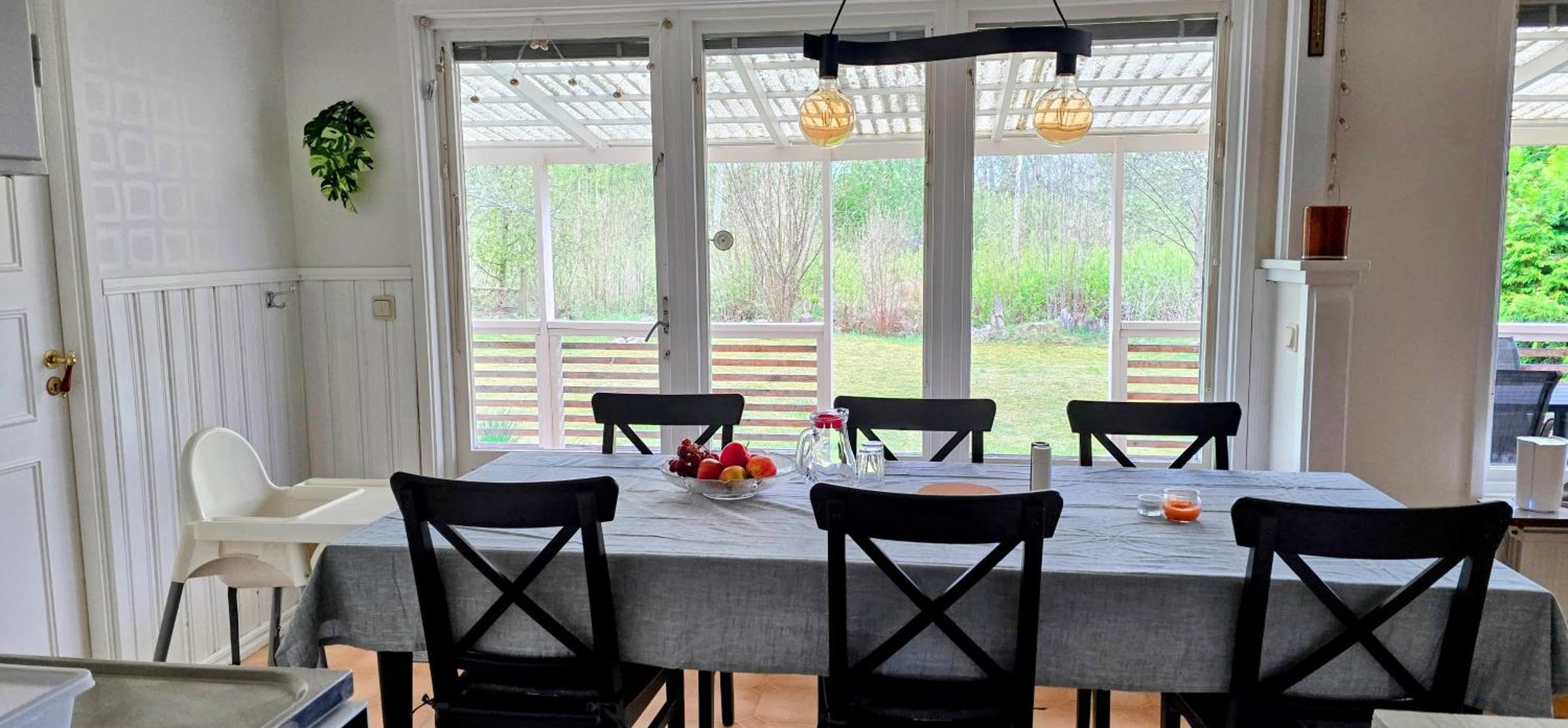200m to Sweden's Largest Lake - 3BR House & BBQ