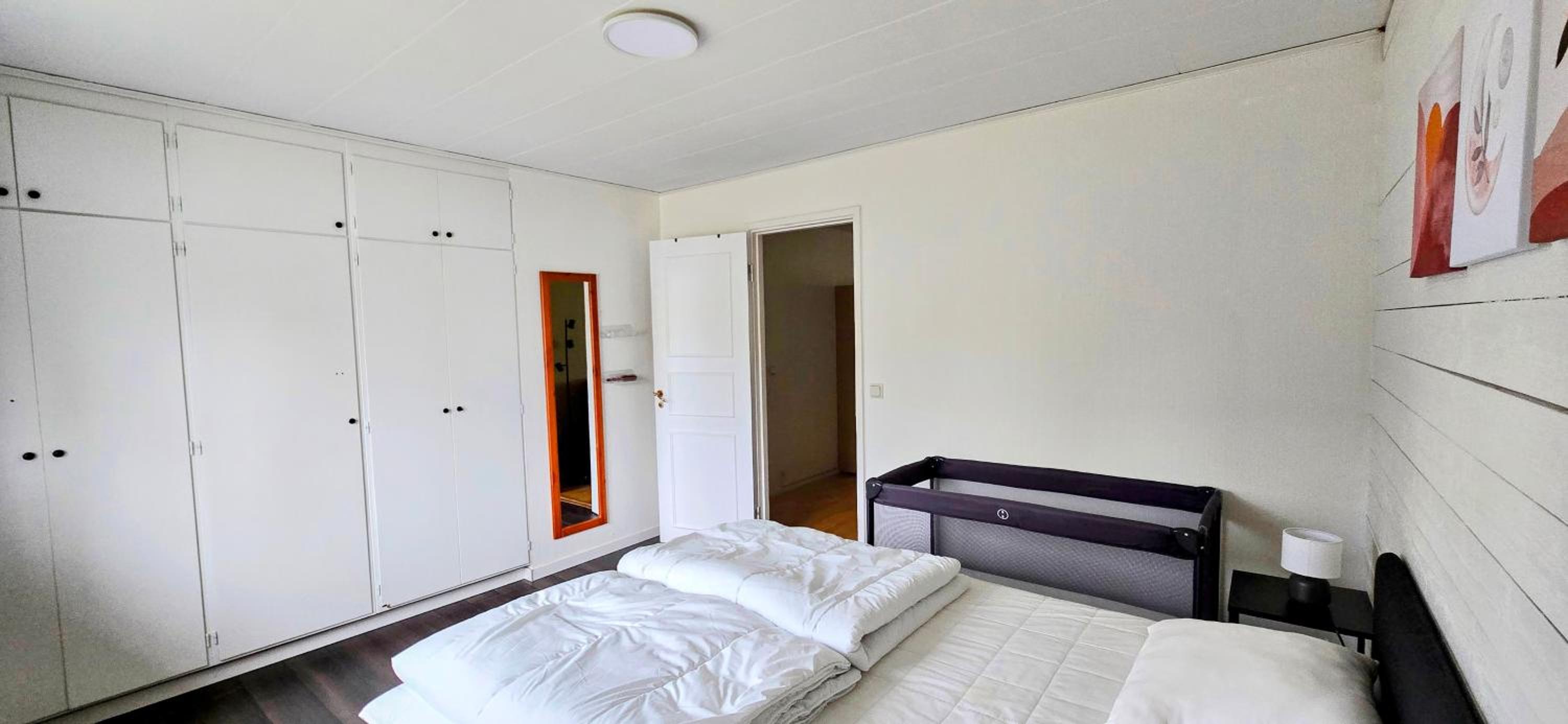 200m to Sweden's Largest Lake - 3BR House & BBQ