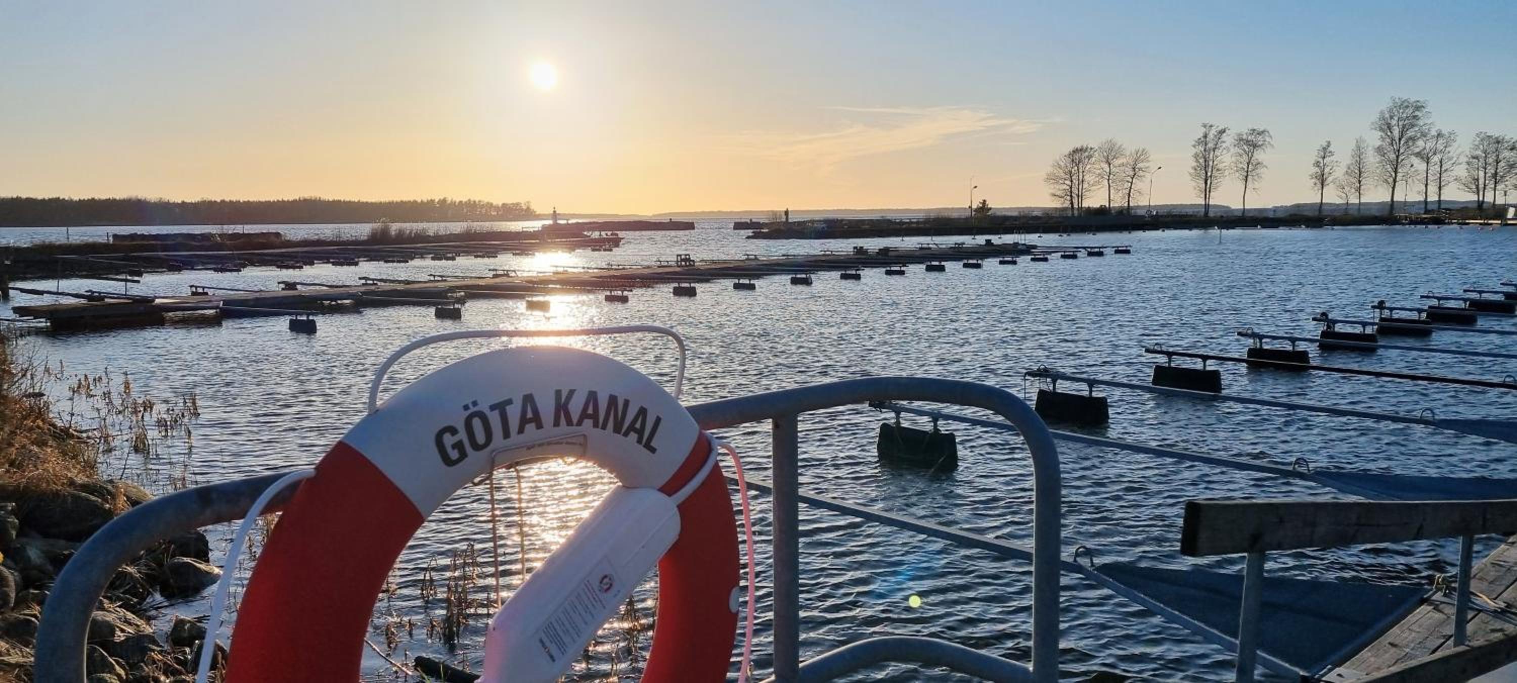 200m to Sweden's Largest Lake - 3BR House & BBQ