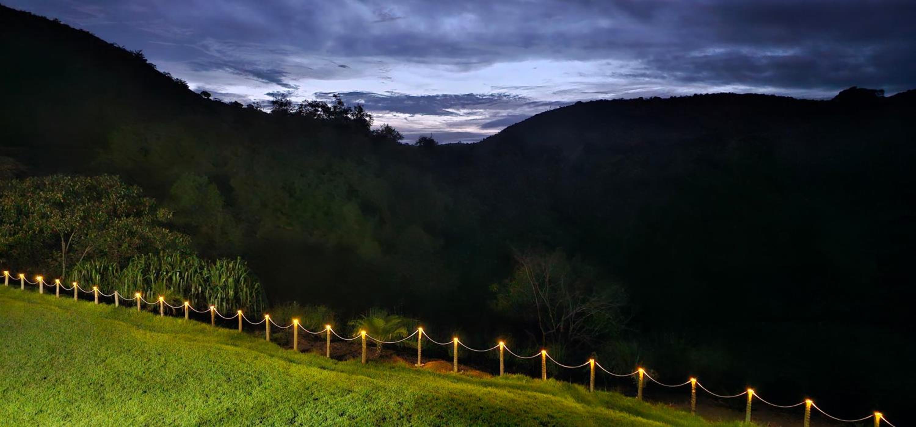 Sitio Rancho dos Sapos - Ao pé das montanhas de Minas Gerais a uma hora de BH Asfalto