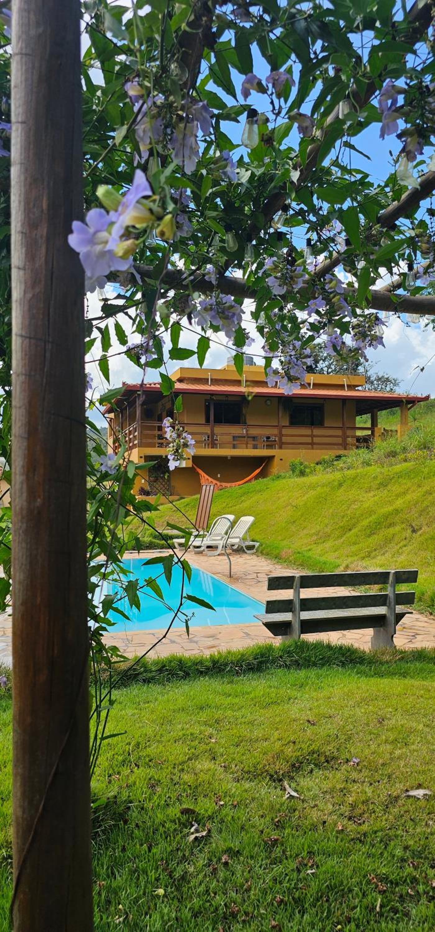 Sitio Rancho dos Sapos - Ao pé das montanhas de Minas Gerais a uma hora de BH Asfalto
