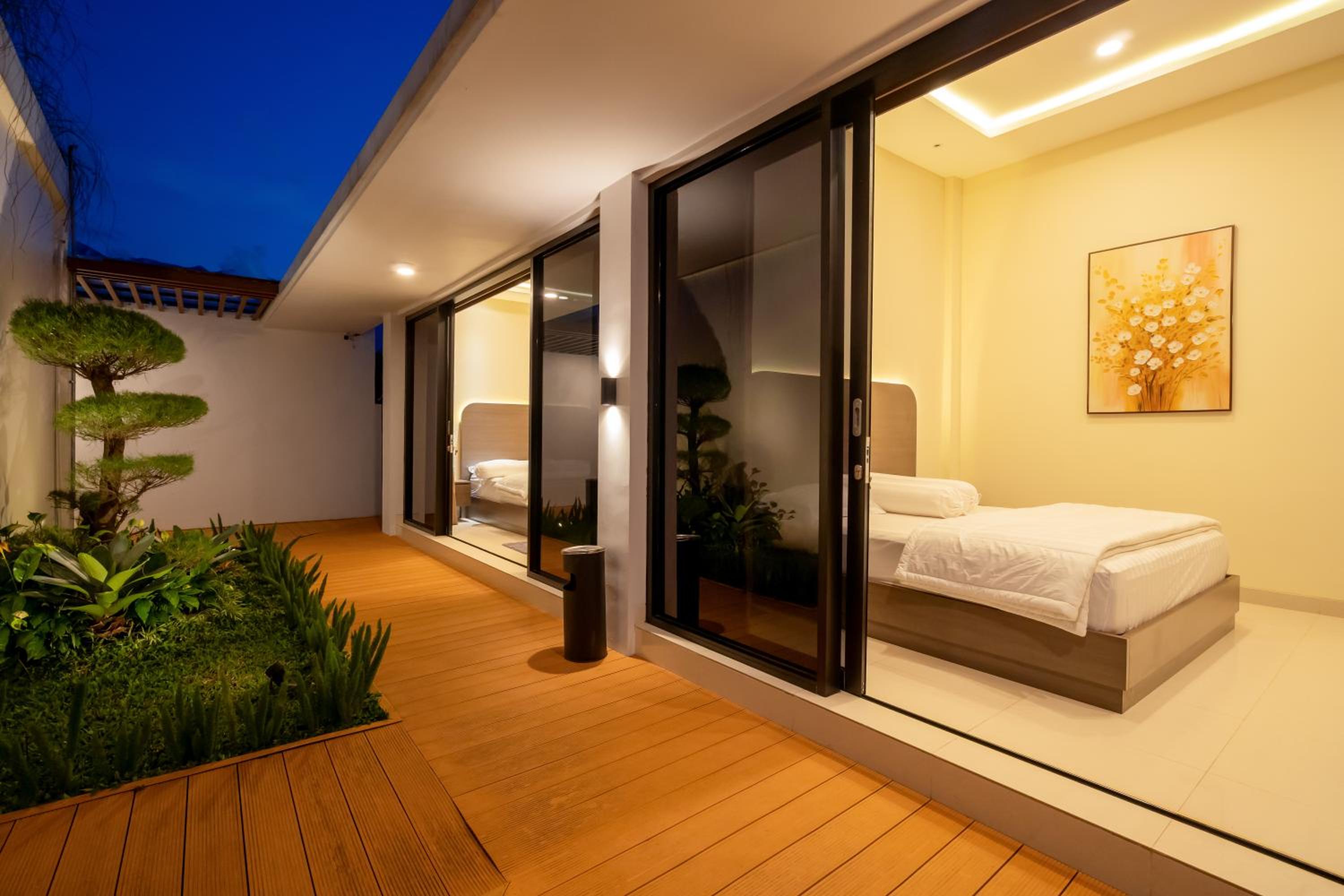 Odetta Villa Puncak - Kolam Renang Private