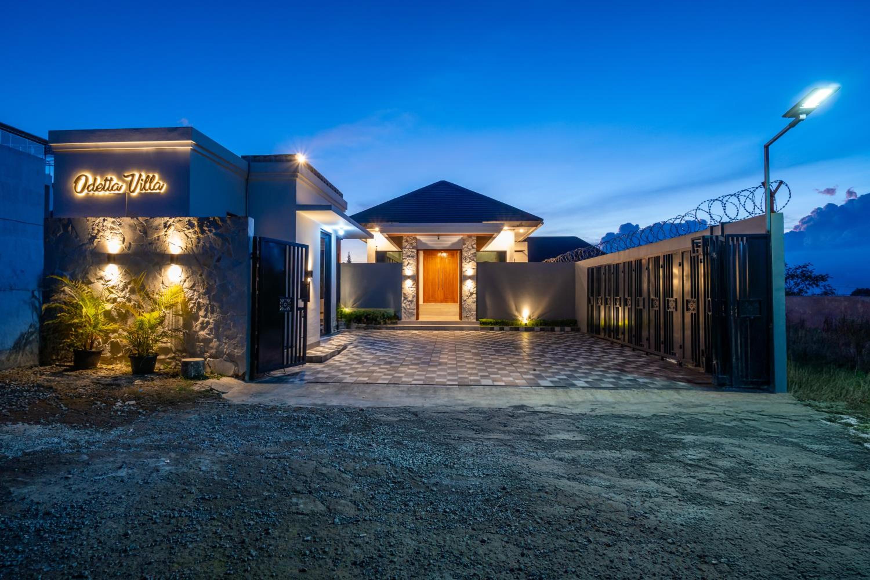 Odetta Villa Puncak - Kolam Renang Private