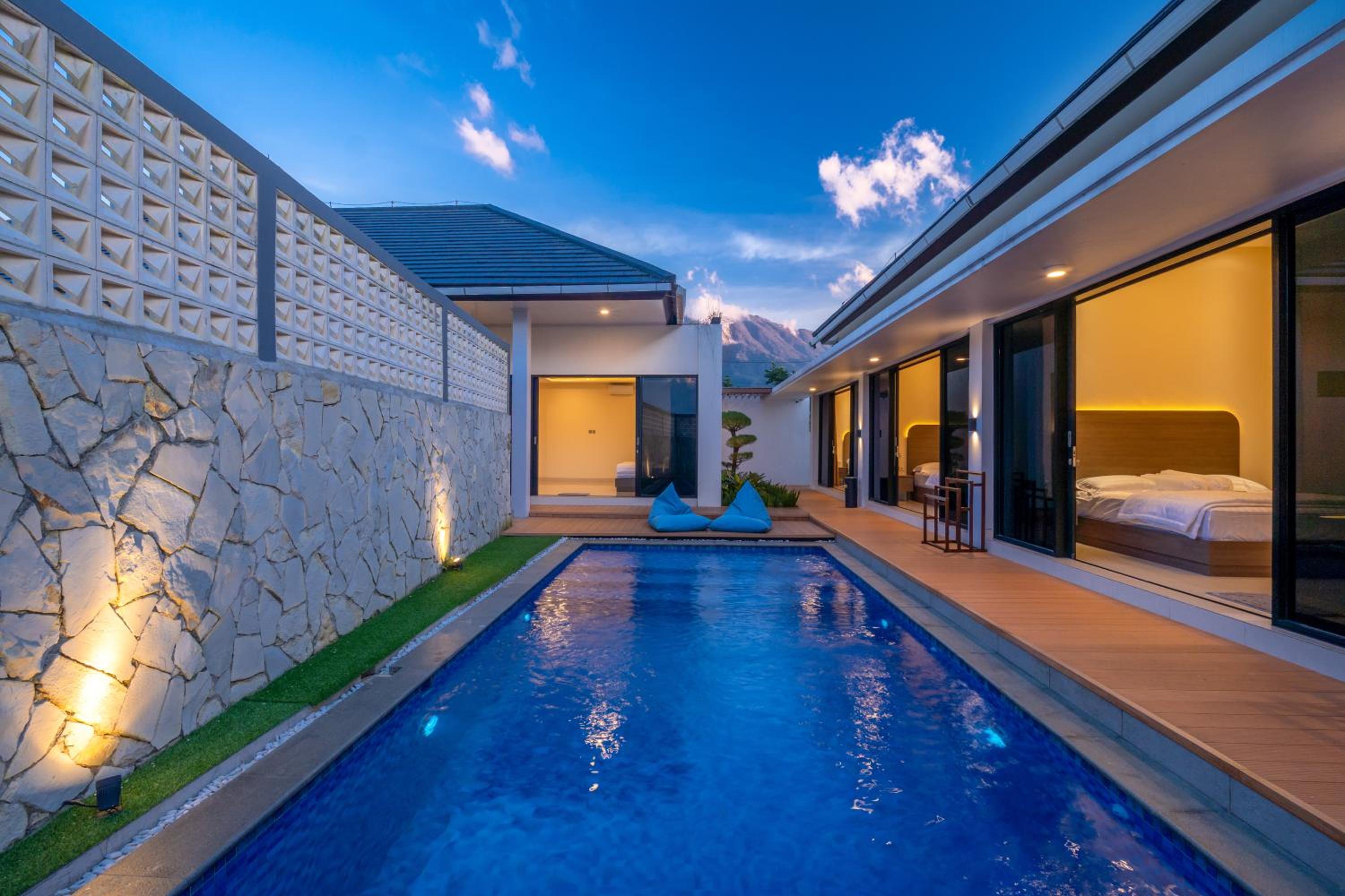 Odetta Villa Puncak - Kolam Renang Private