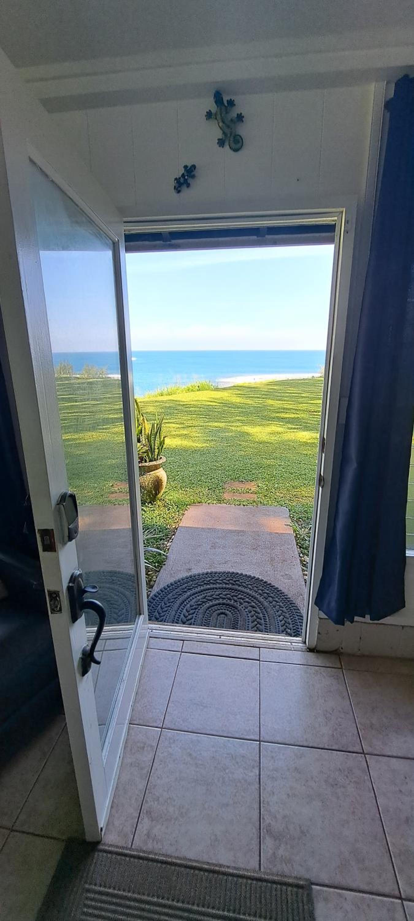 This is it! Dreamy Beach, Stunning Views, Awesome Location 10 guest limit