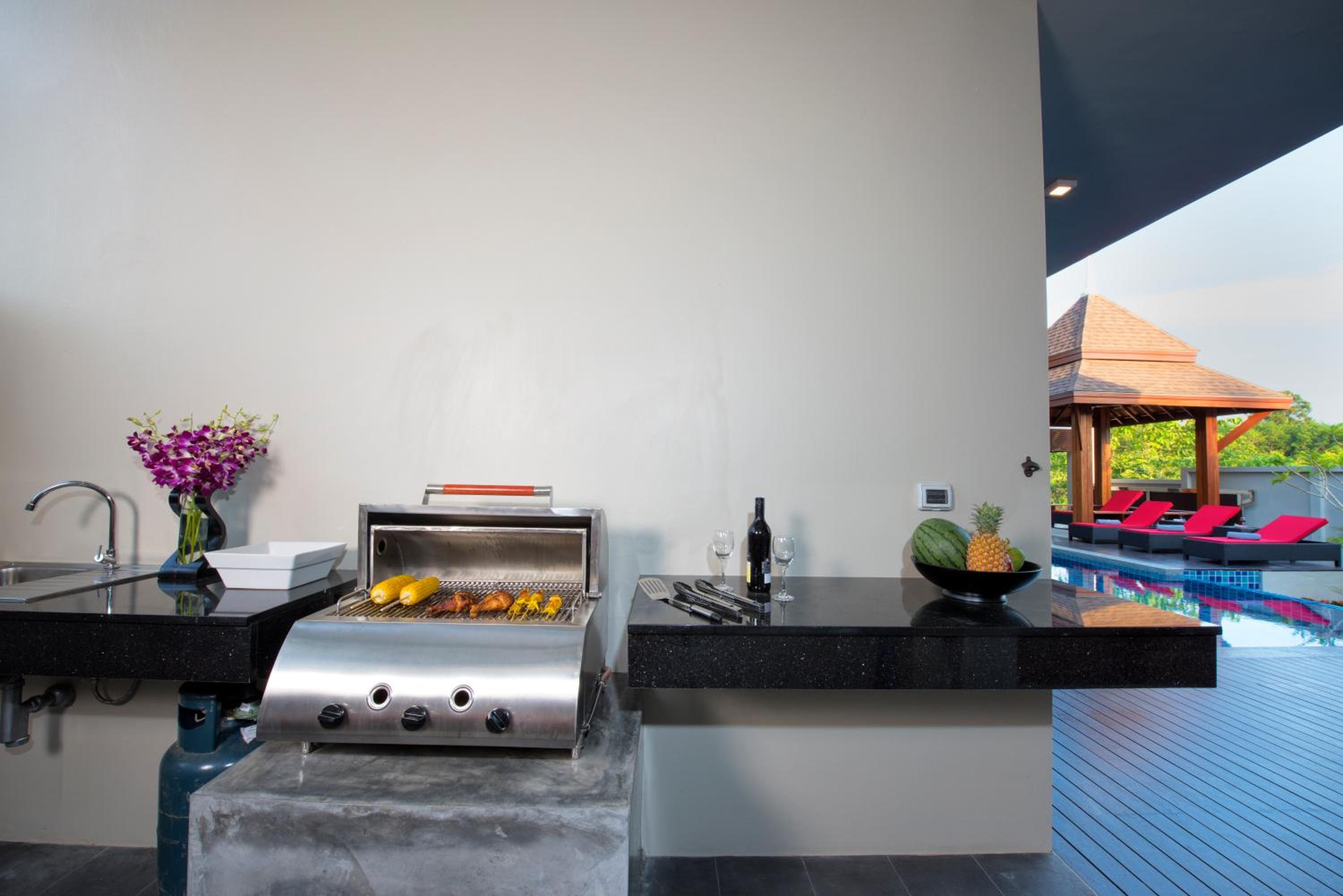 Narintara Private Villas - Hotel style service with Free Tuk Tuk to the beach view 5