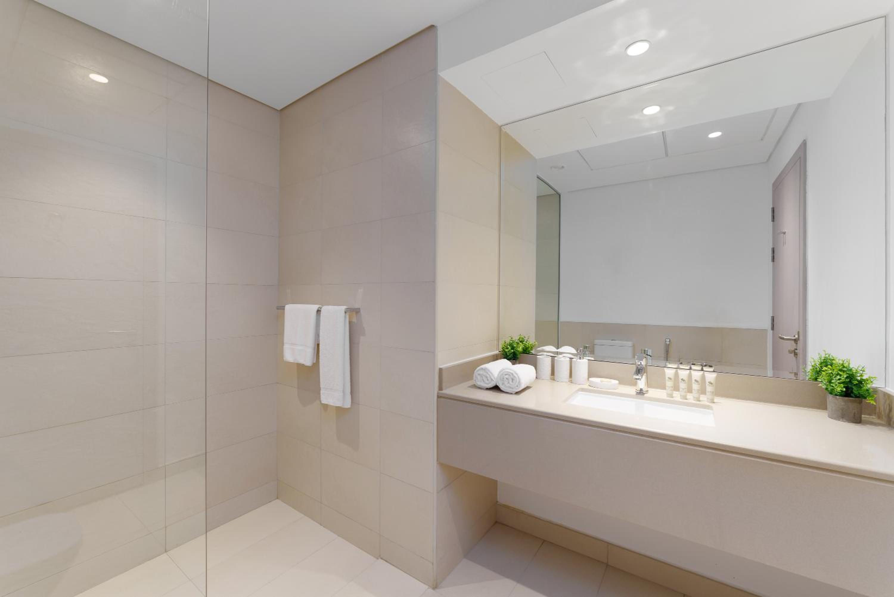 Maison Privee - Exquisite Living with Scenic Canal Vws on Yas Island