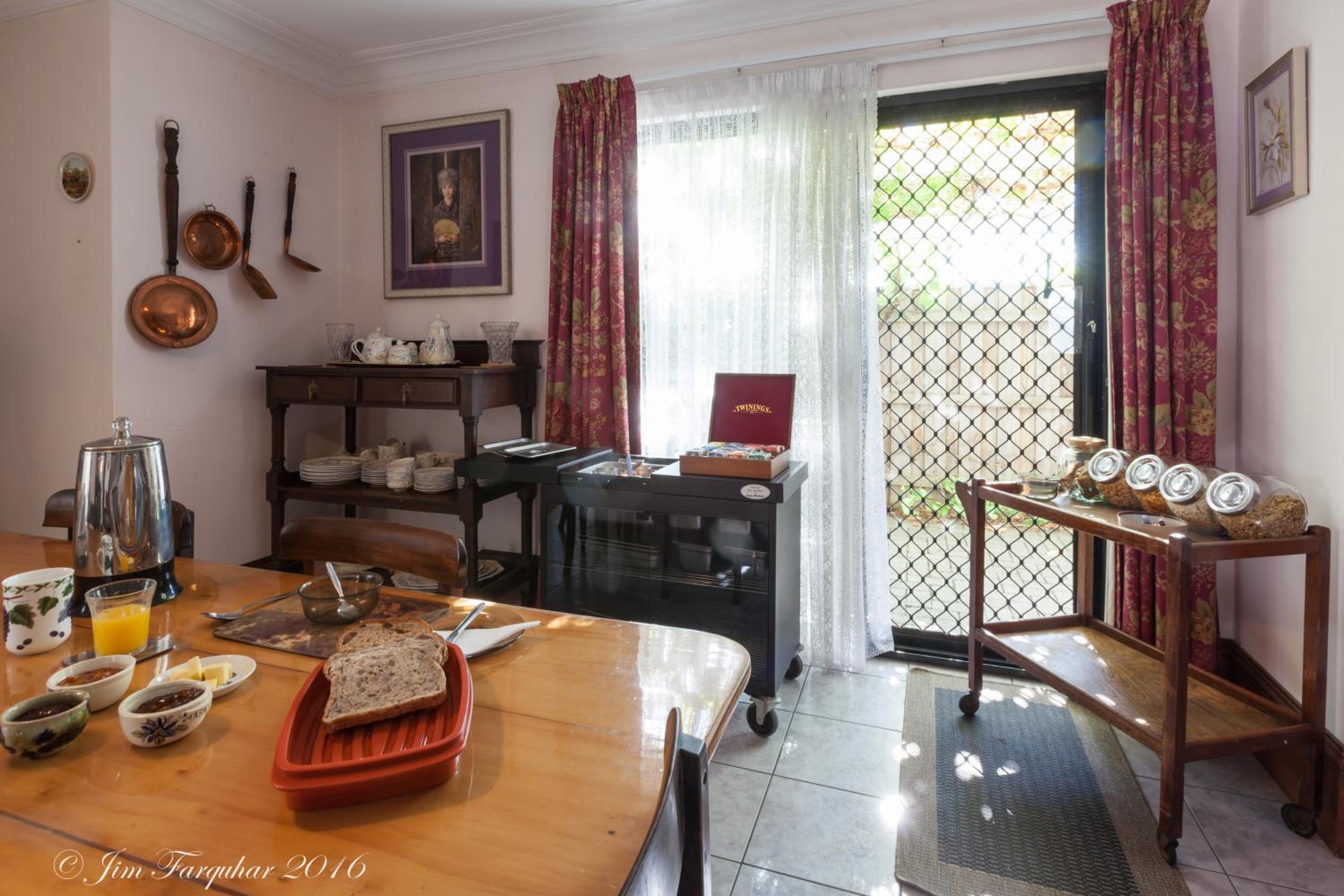 Aarn House B&B Airport Accommodation