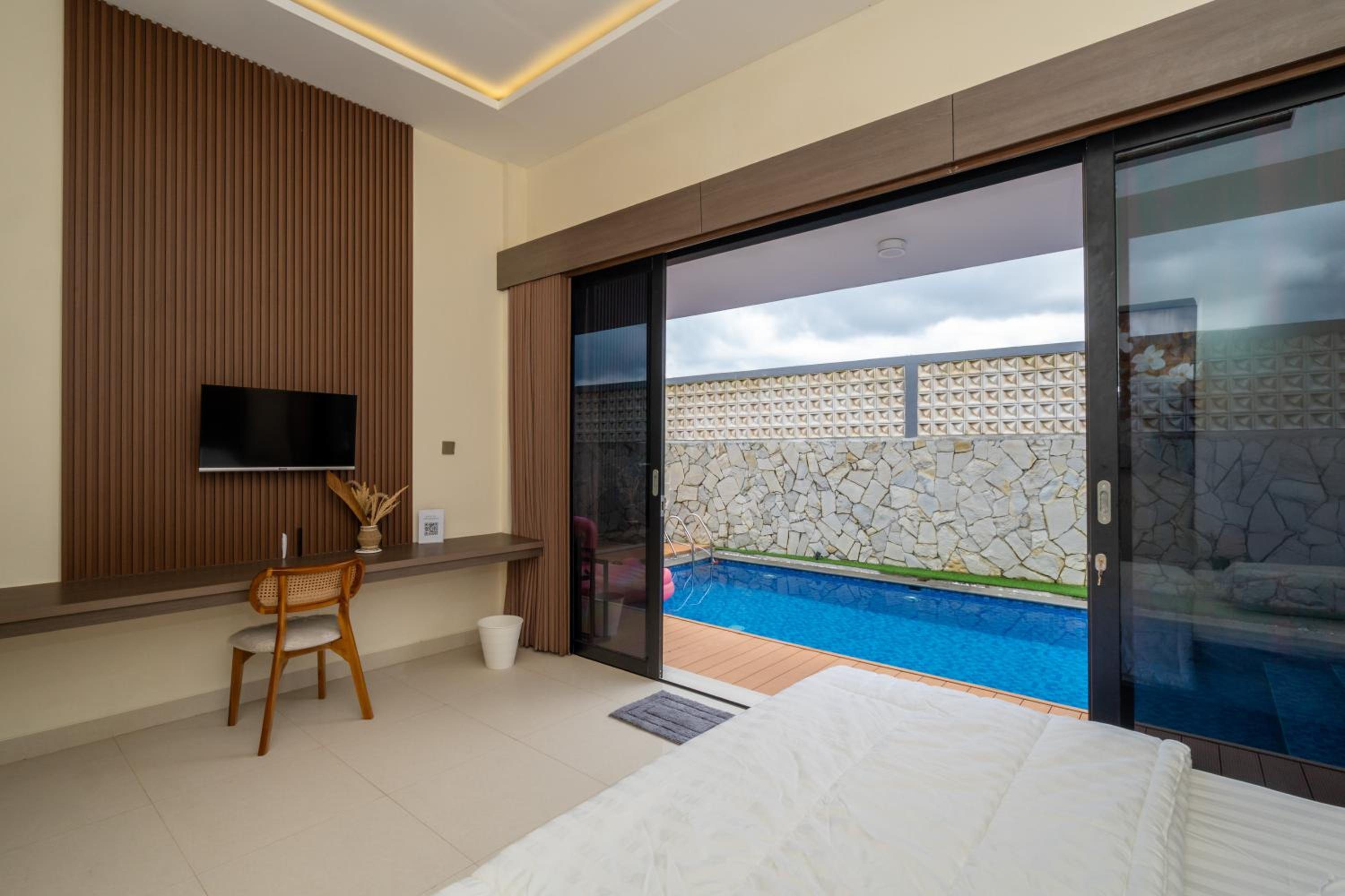 Odetta Villa Puncak - Kolam Renang Private