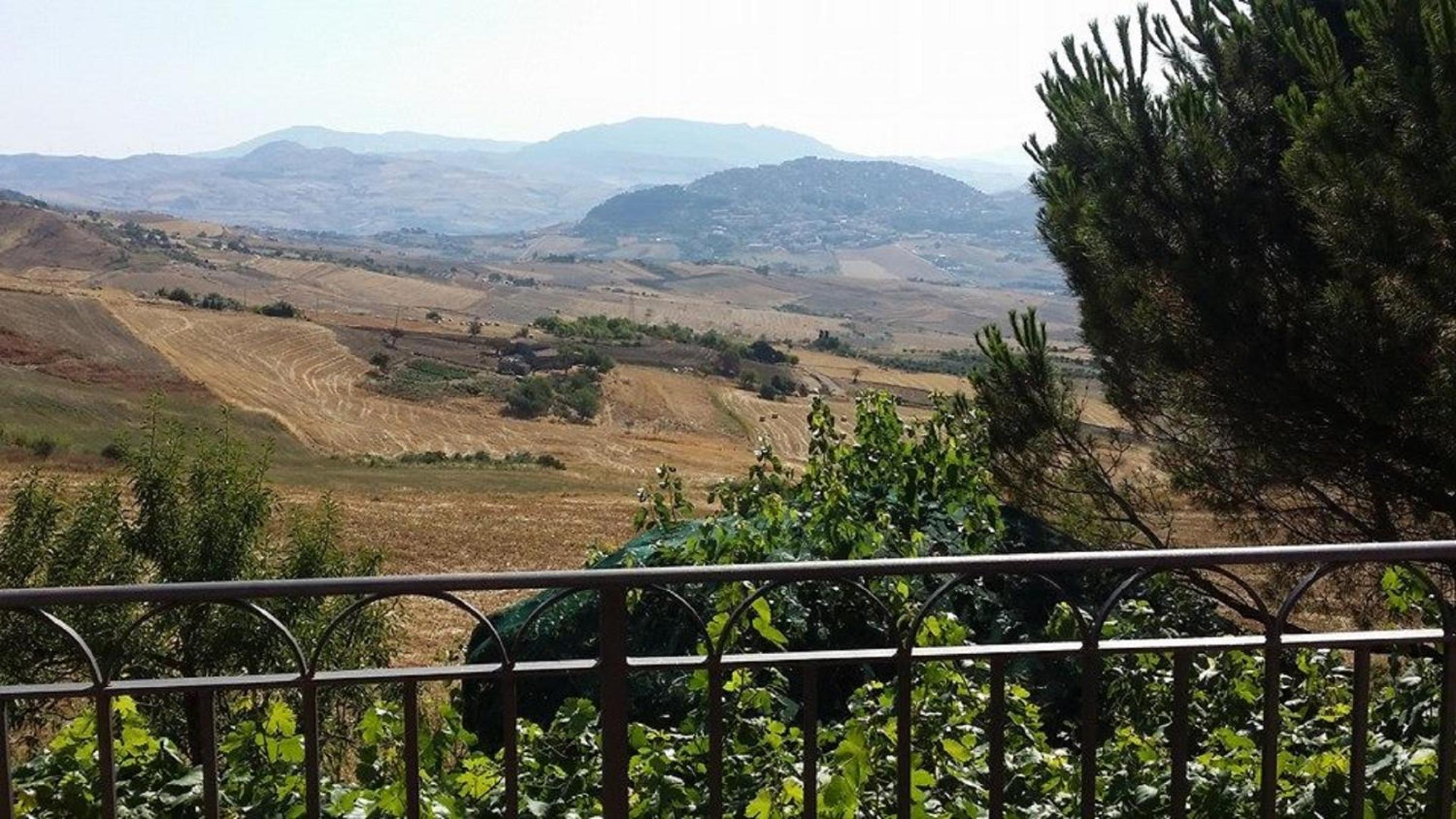 Casa Vacanze Villa Mariano view 3