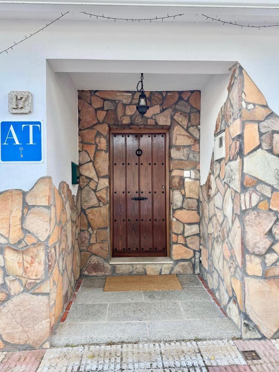 La Casa del Pueblo con piscina y barbacoa