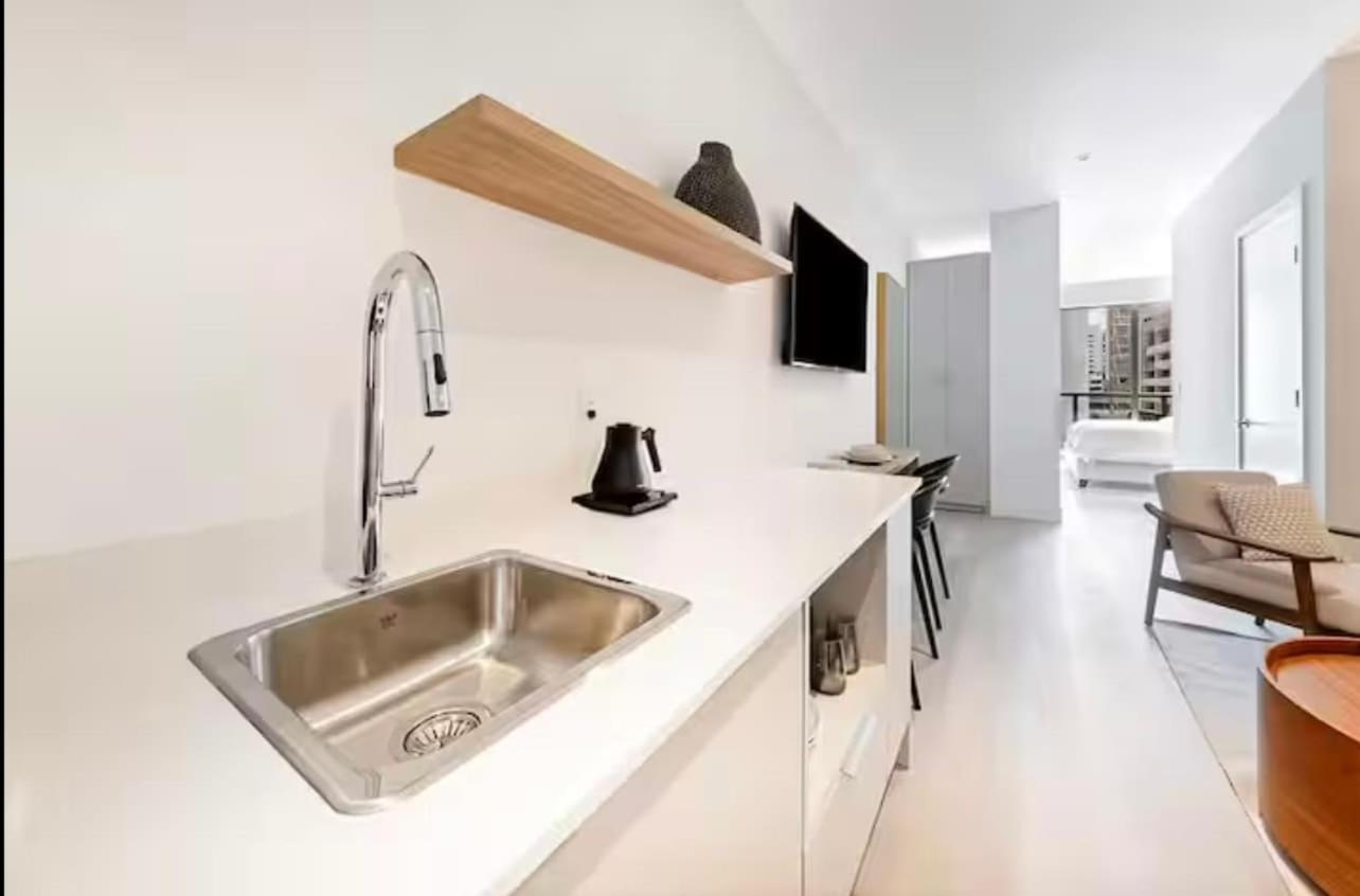 Modern Brickell Luxe Apartment by Palermo Home Miami