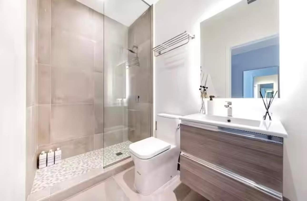 Modern Brickell Luxe Apartment by Palermo Home Miami