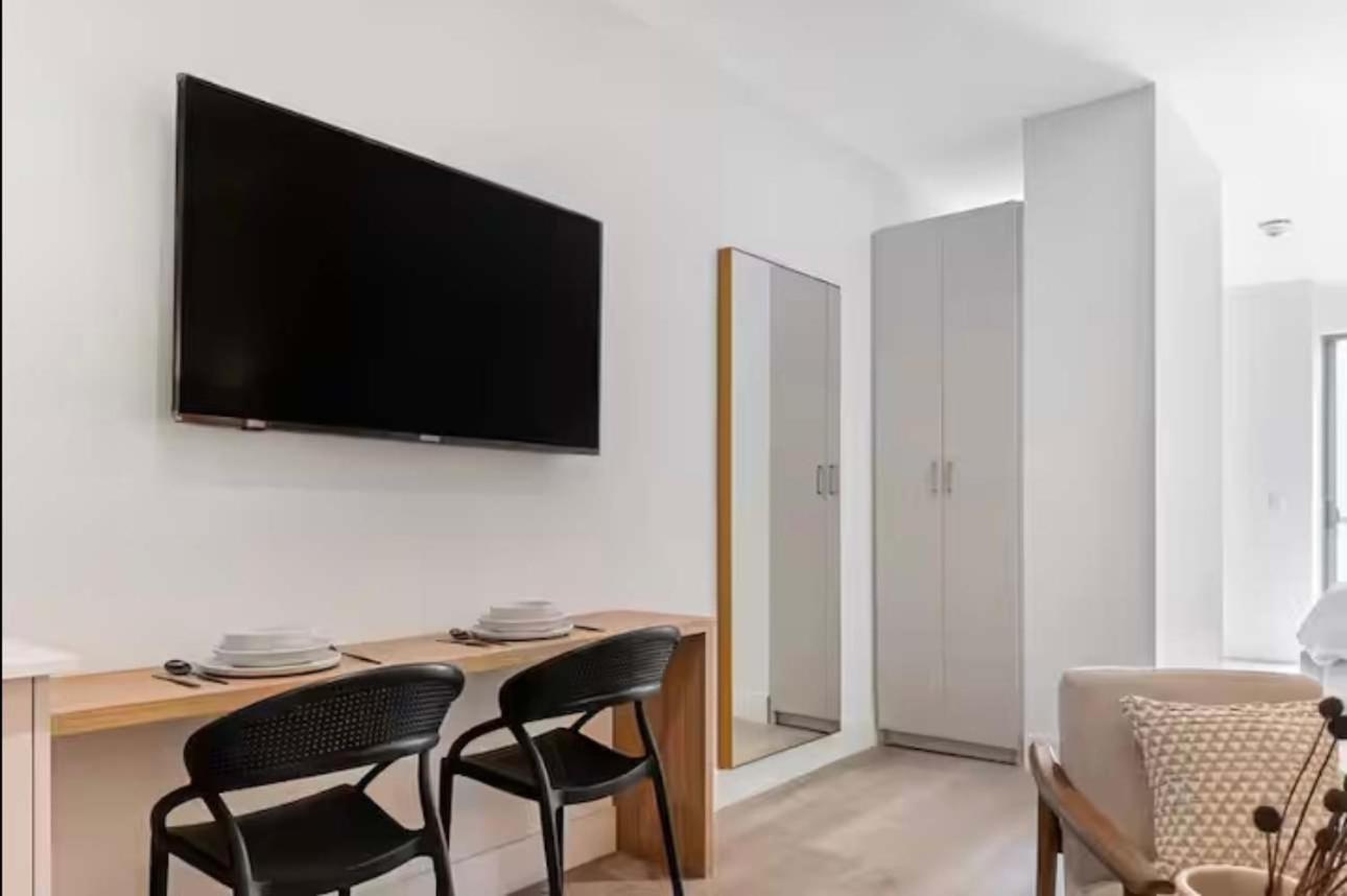 Modern Brickell Luxe Apartment by Palermo Home Miami